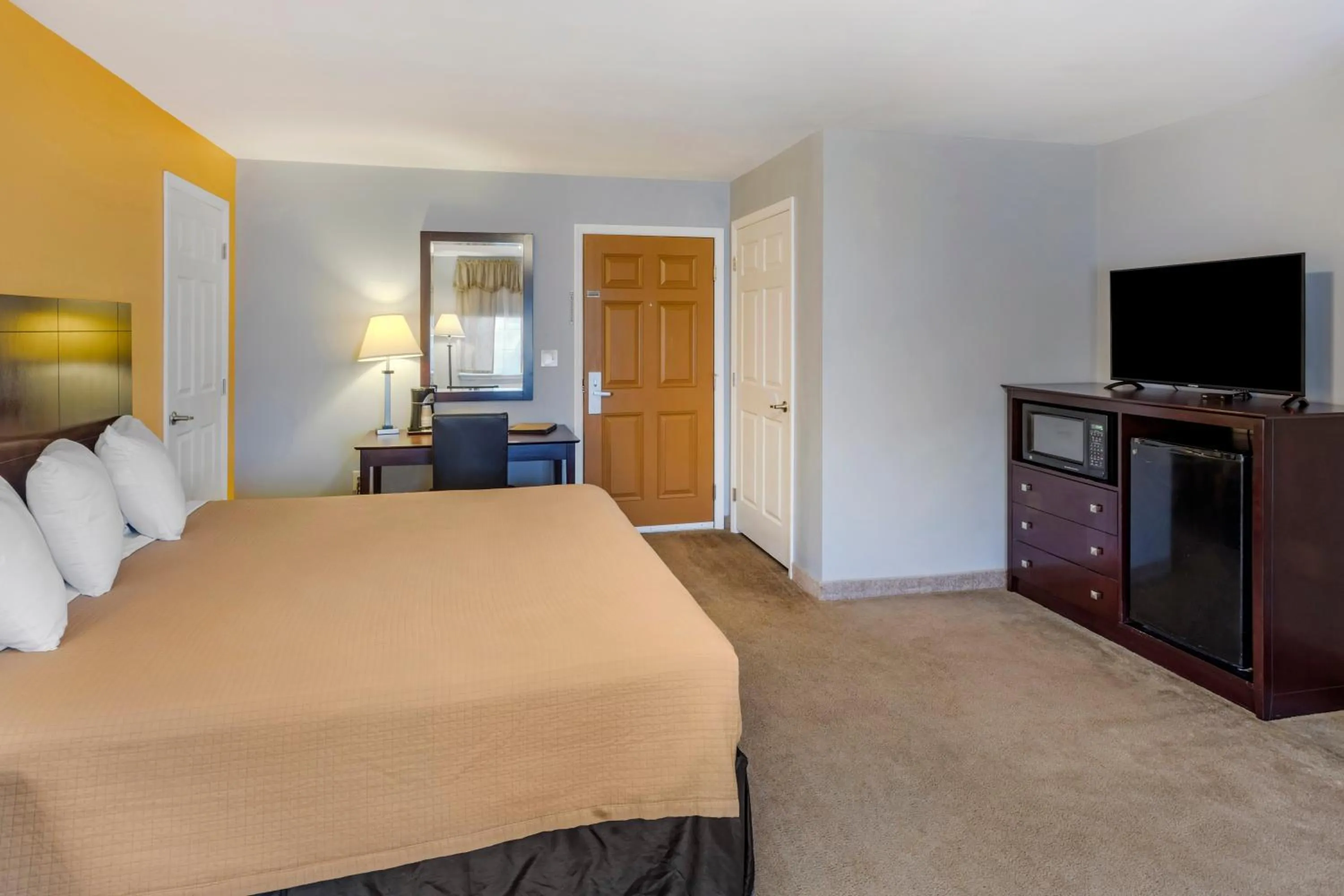 Bedroom, Bed in The Riverstone Inn