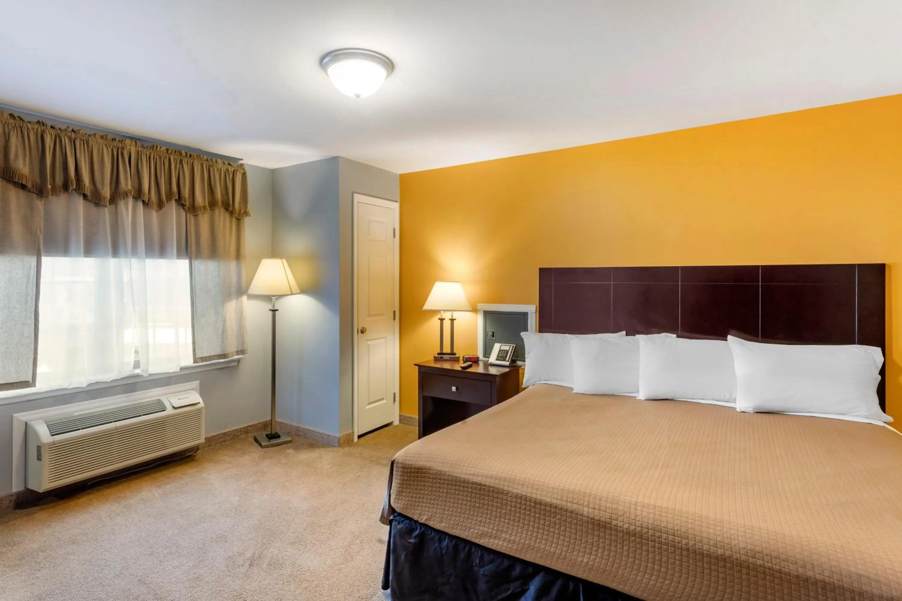 Bedroom, Bed in The Riverstone Inn