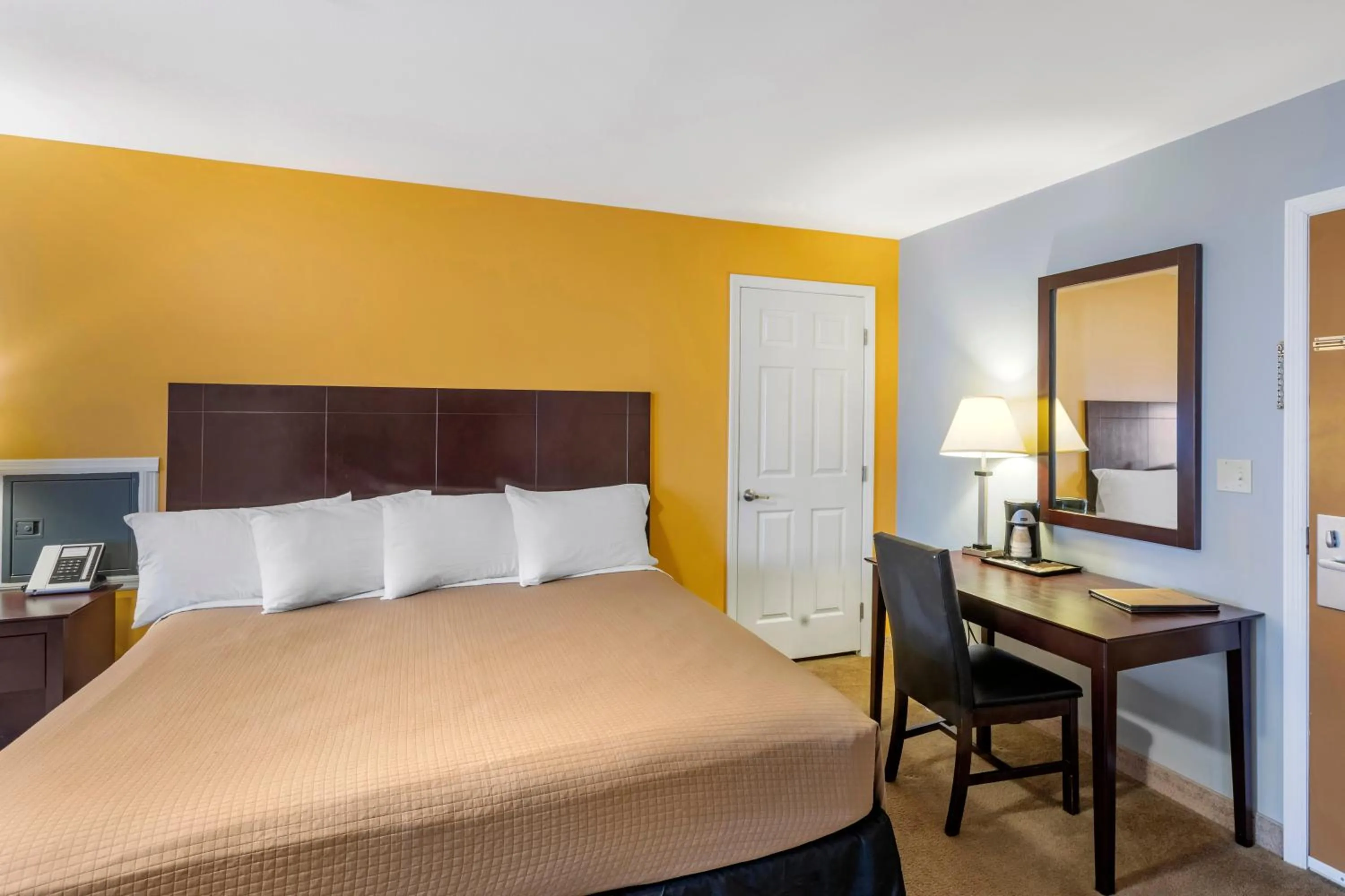 Bedroom, Bed in The Riverstone Inn