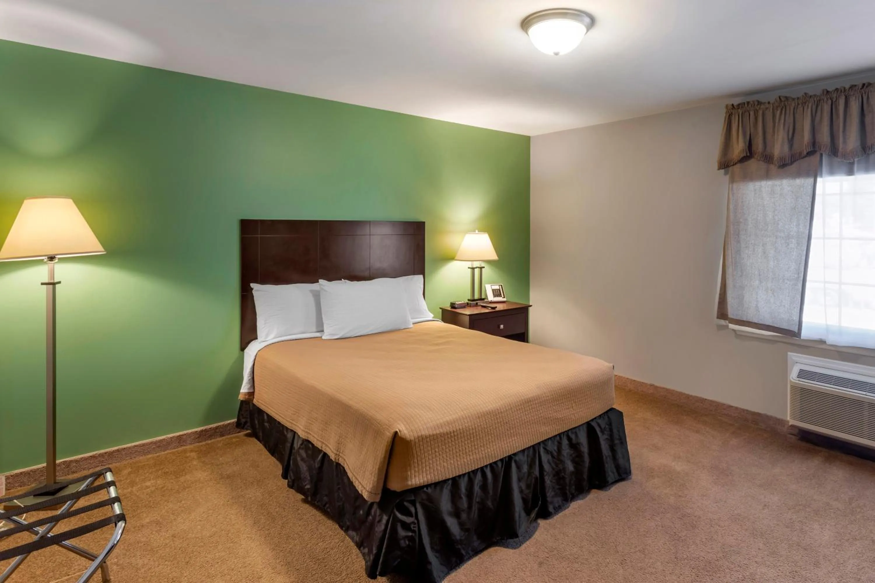 Bedroom, Bed in The Riverstone Inn