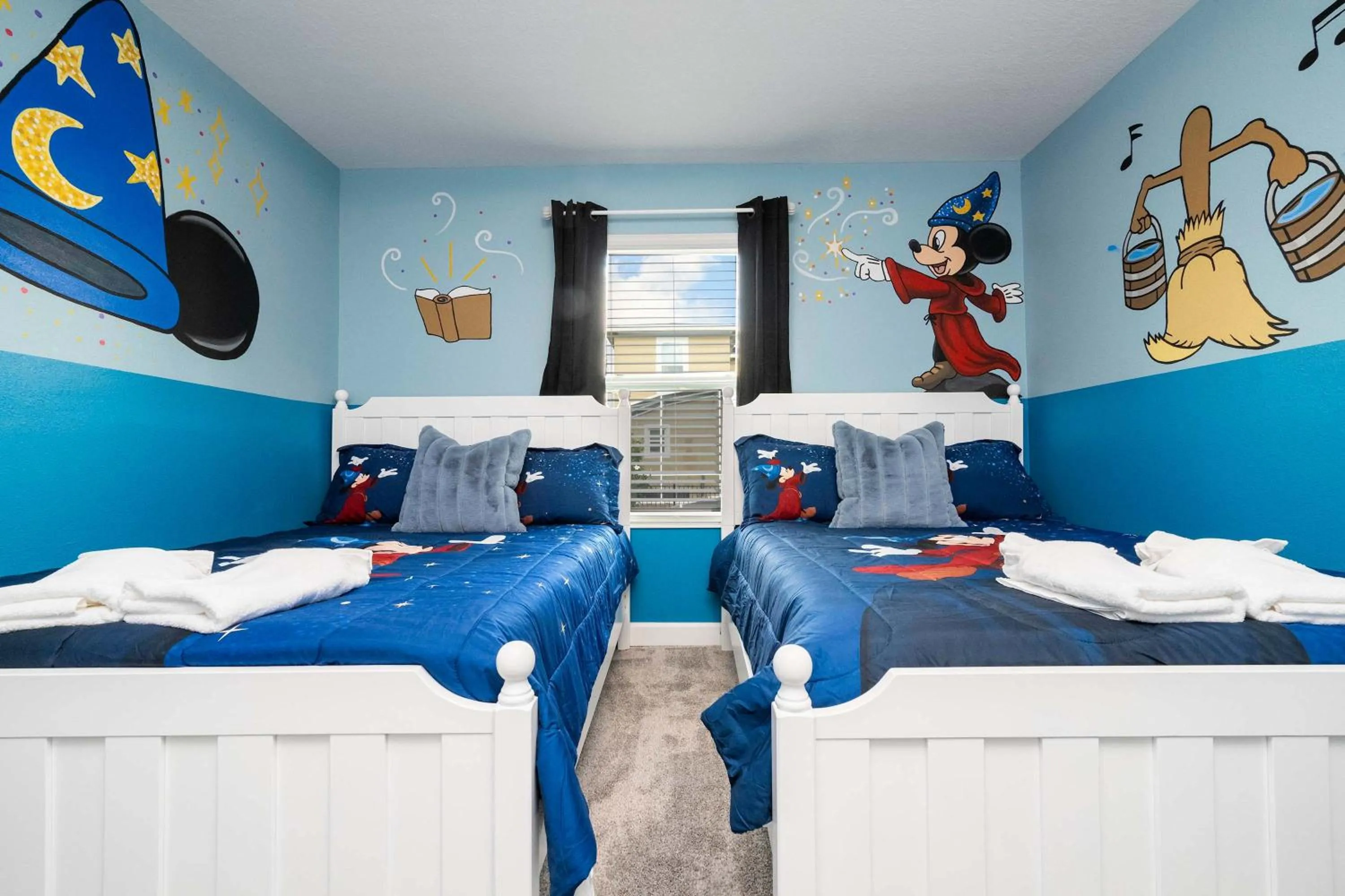 WonderFull 4Bd with Pool at Champions Gate 1174