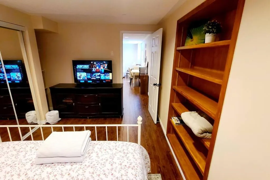 TV and multimedia in Spacious and bright unit with natural light.