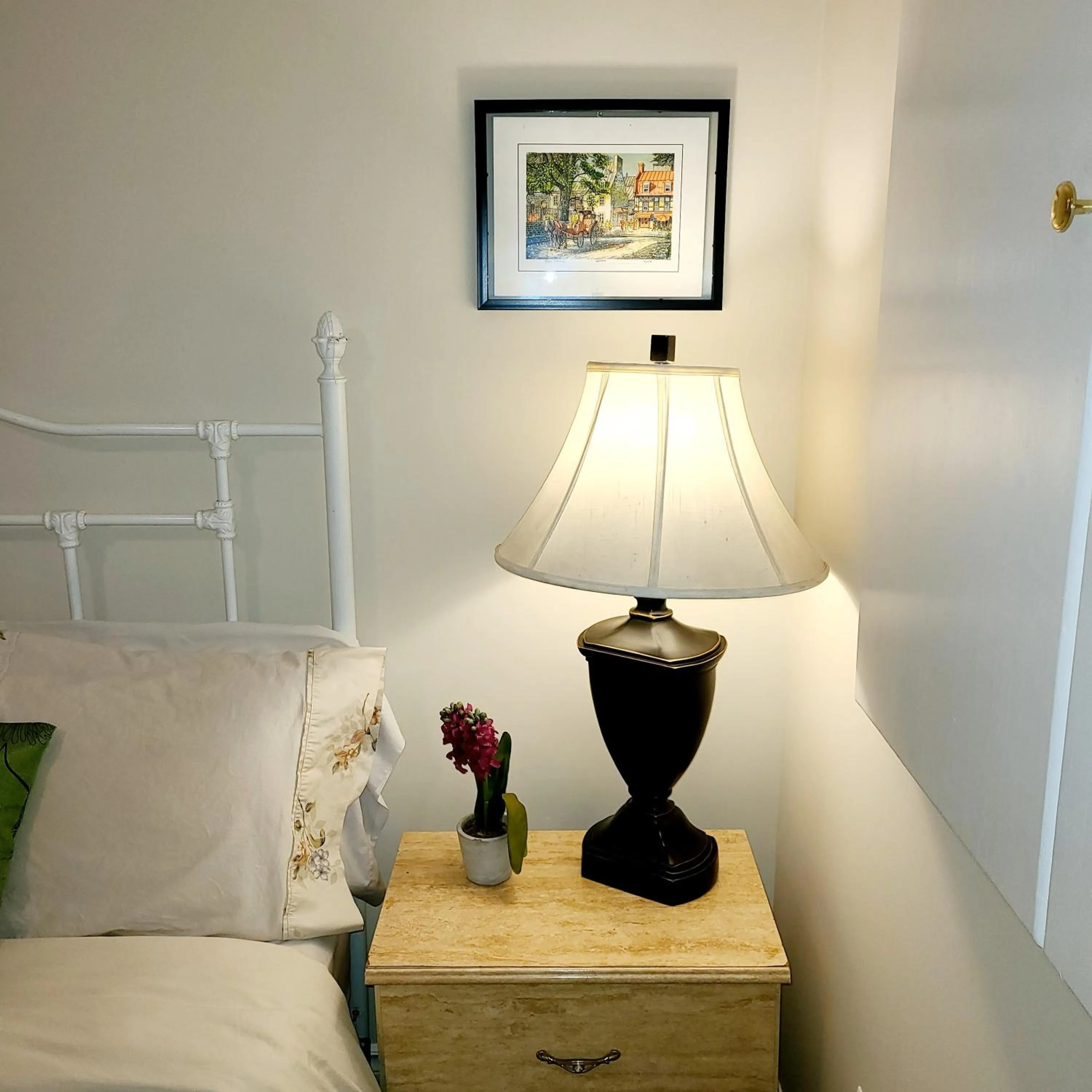 Spacious and bright unit with natural light.