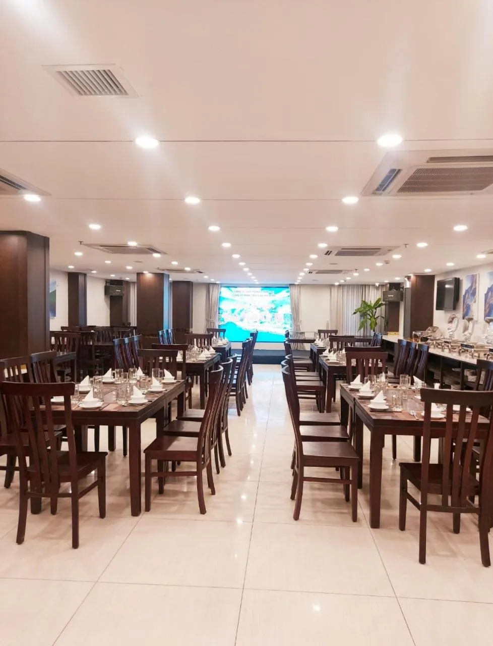Restaurant/places to eat in Navy Hotel Nha Trang