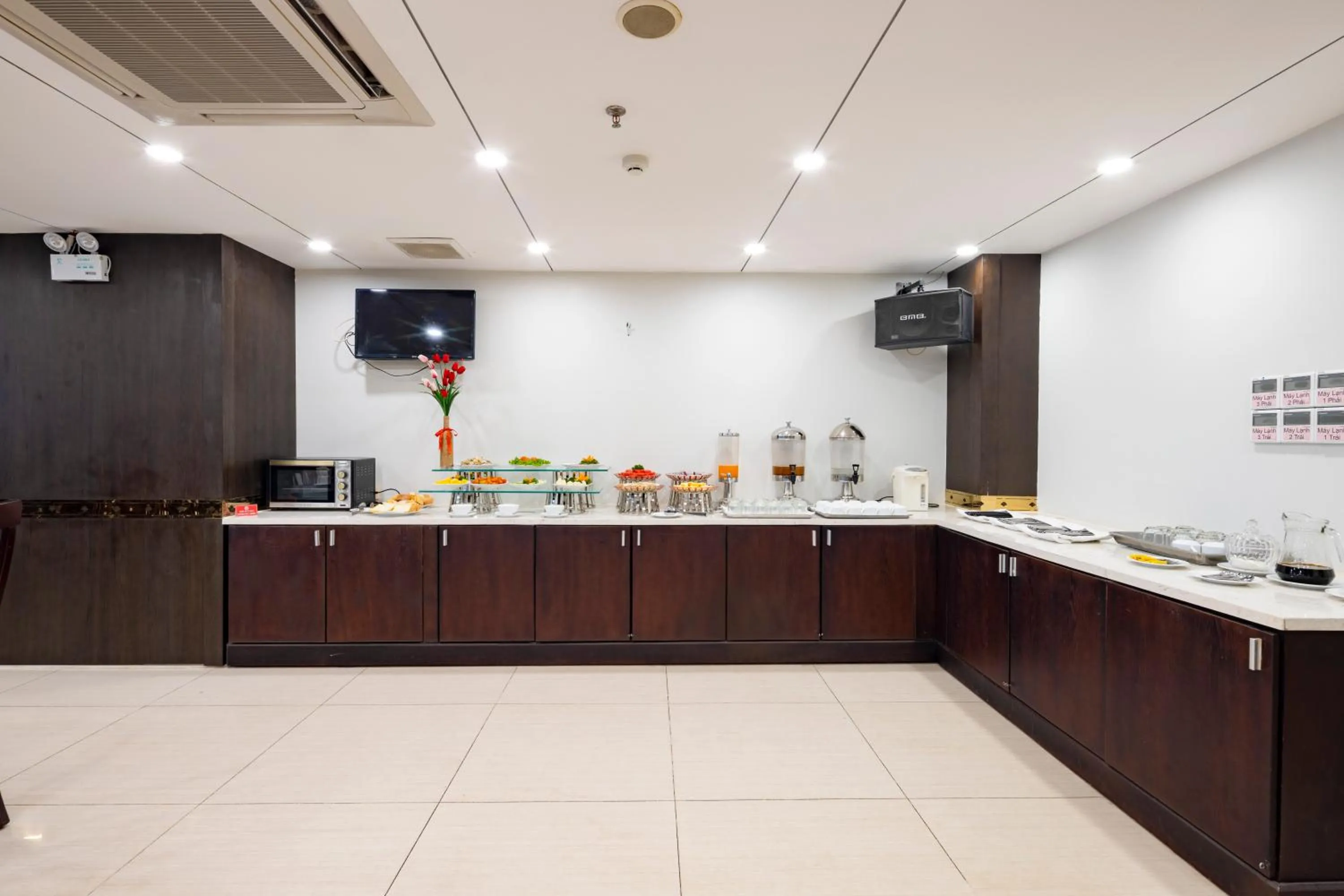 Restaurant/places to eat in Navy Hotel Nha Trang