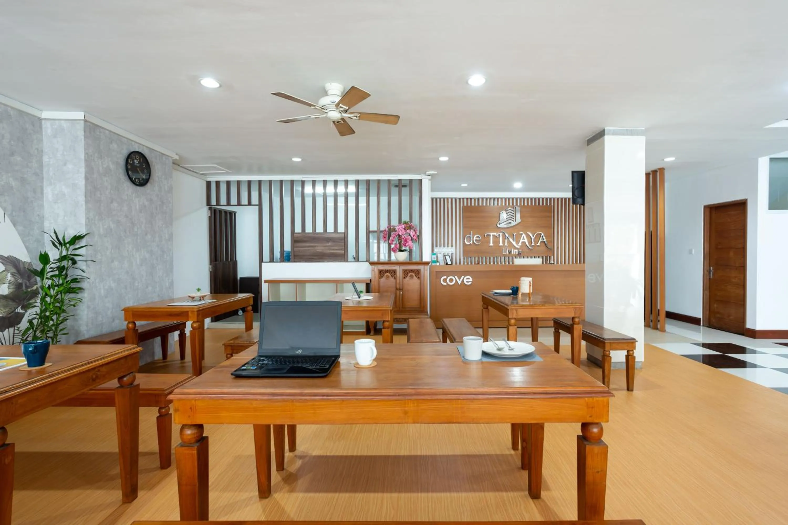 Seating area in Cove De Tinaya