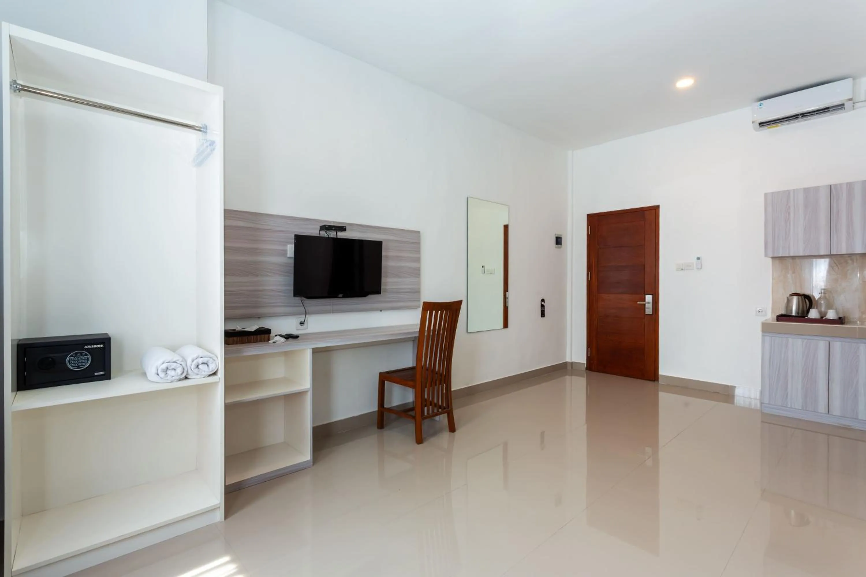 TV and multimedia in Cove De Tinaya