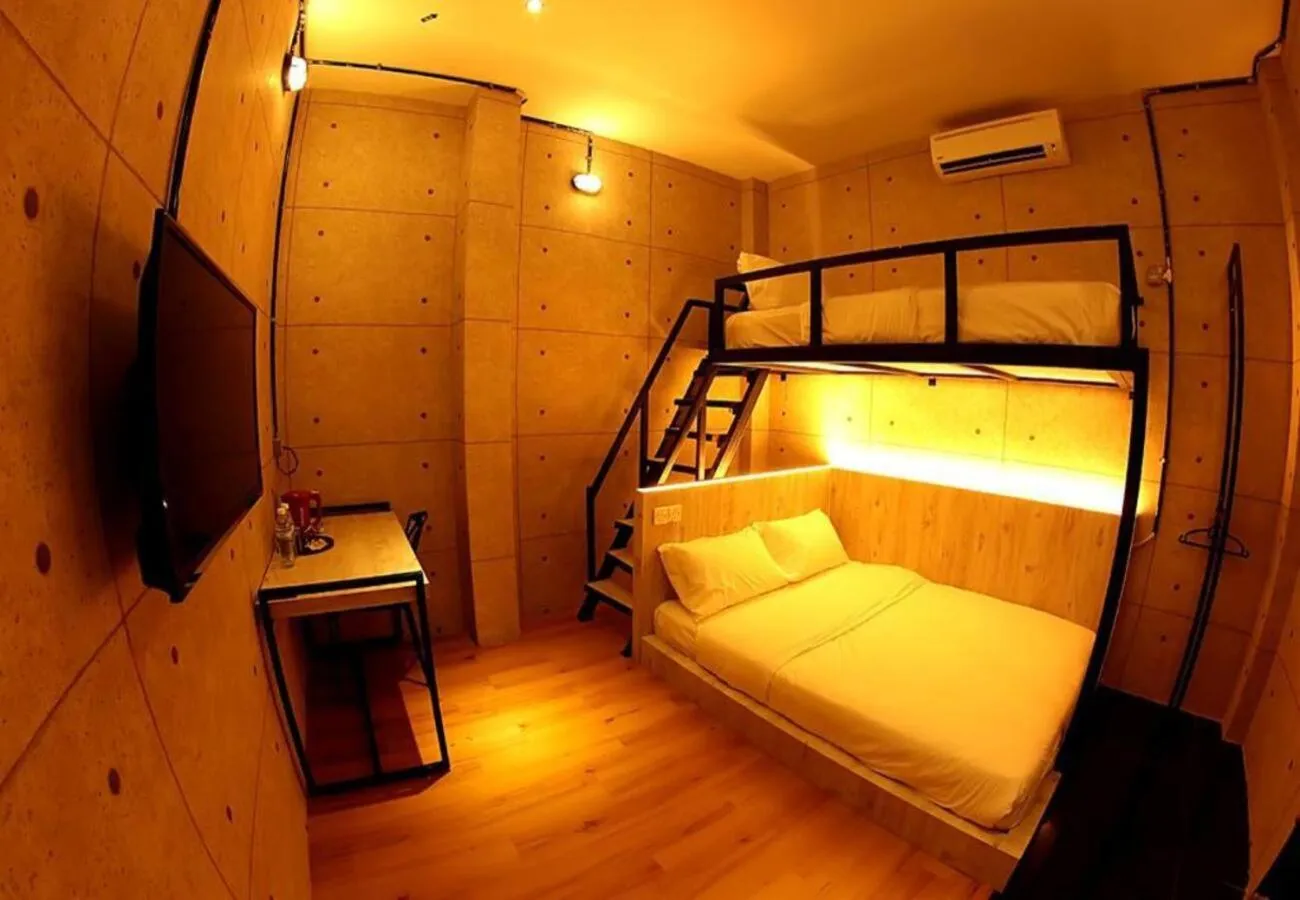 Bed in Merge Summit by Secoms