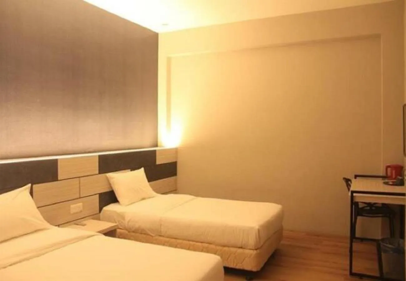 Bed in Merge Summit by Secoms