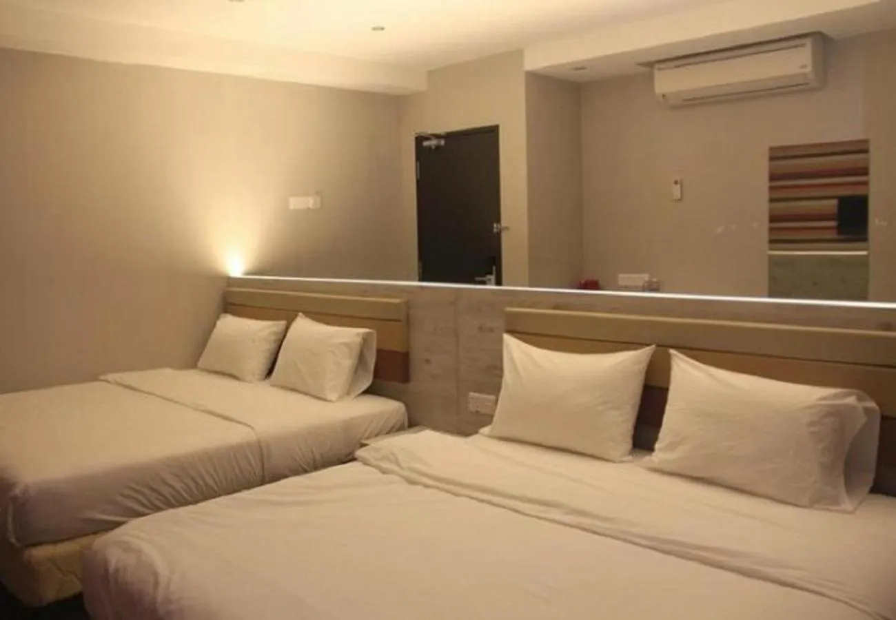 Bed in Merge Summit by Secoms