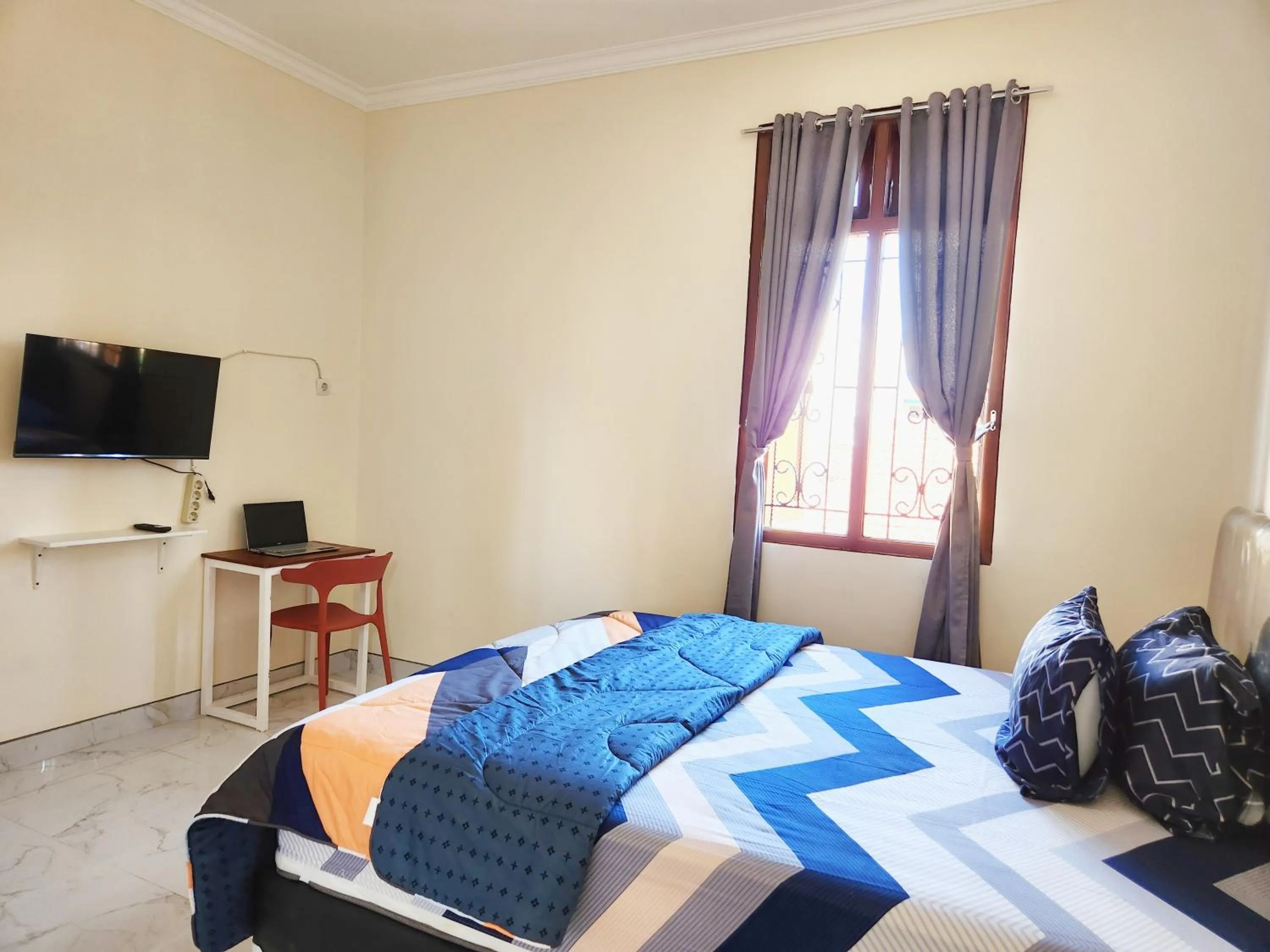 Bed in Surabaya Homey near UNAIR Syariah