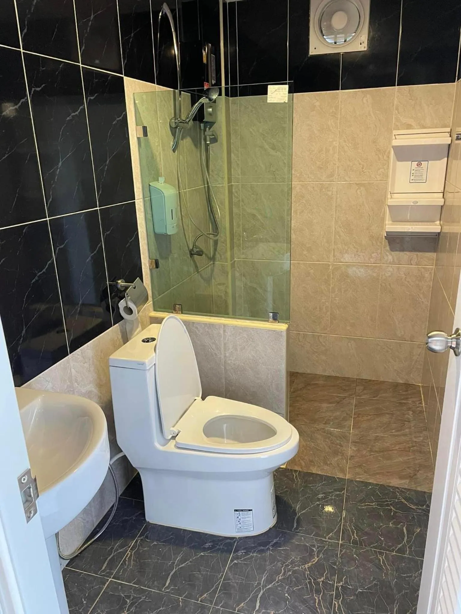 พบรักรีสอร์ท Pobruk resort