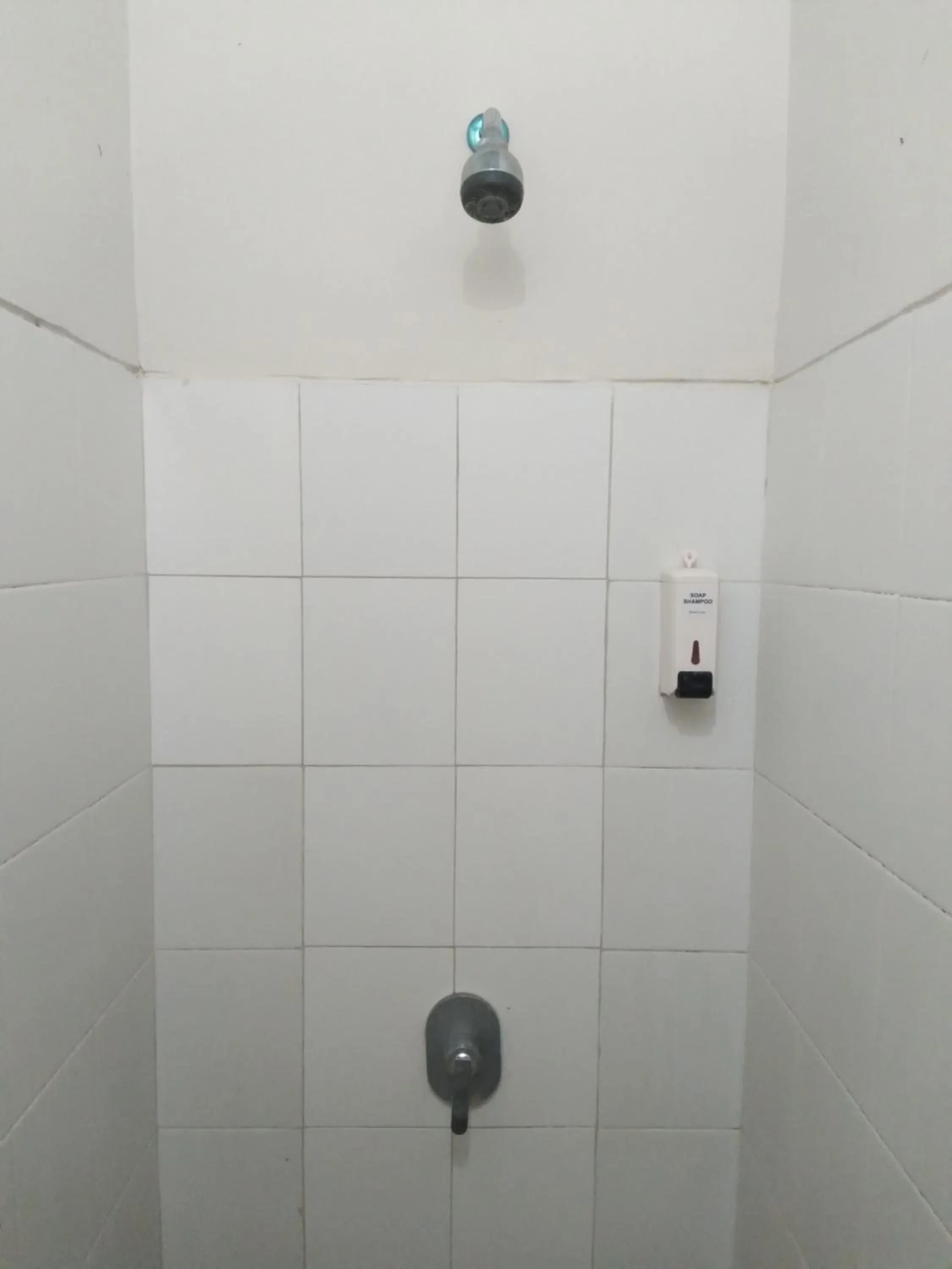 Shower in Poppies Senggigi Hostel