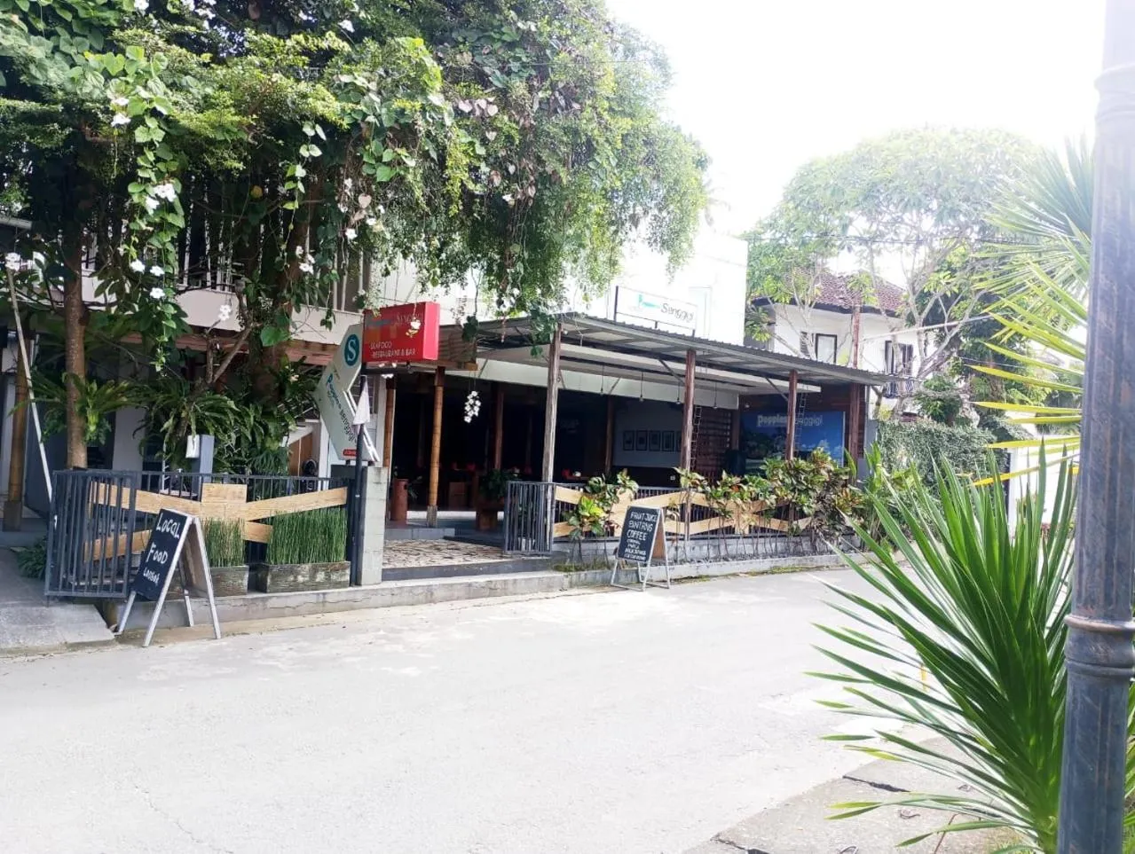 Poppies Senggigi Hostel