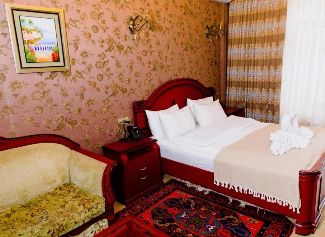 Bed in Royal Antique Boutique Hotel