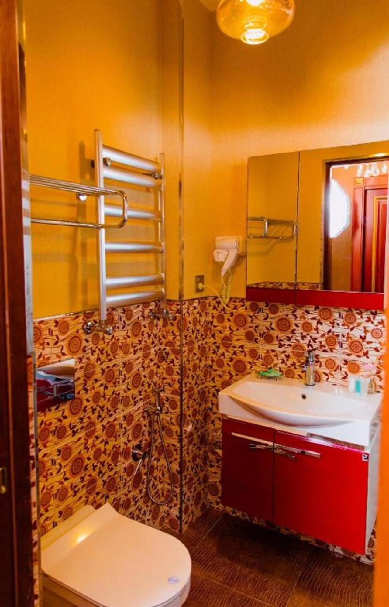 Toilet in Royal Antique Boutique Hotel