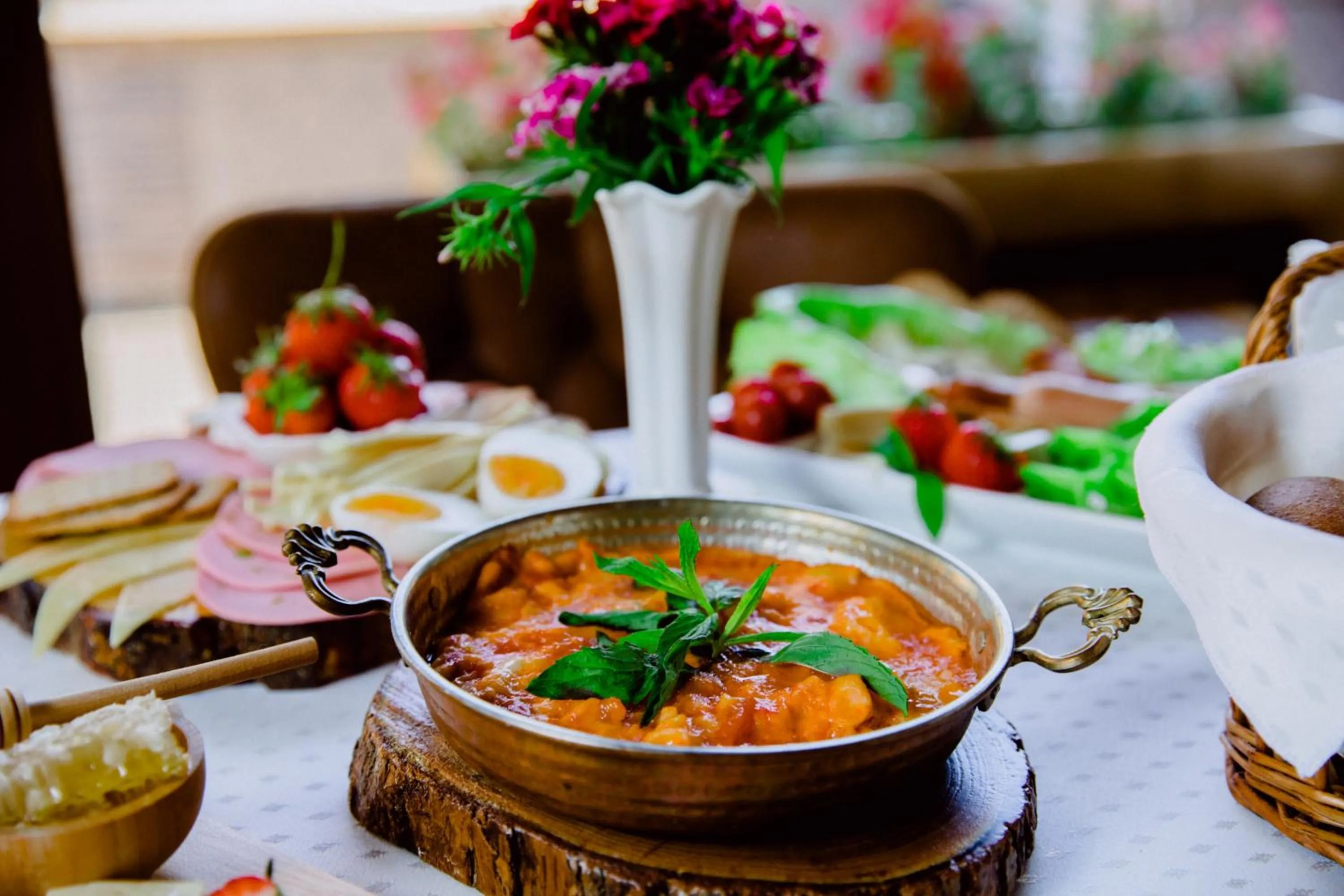 Food and drinks in Royal Antique Boutique Hotel