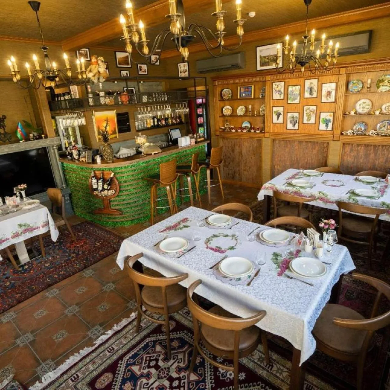 Restaurant/places to eat in Royal Antique Boutique Hotel