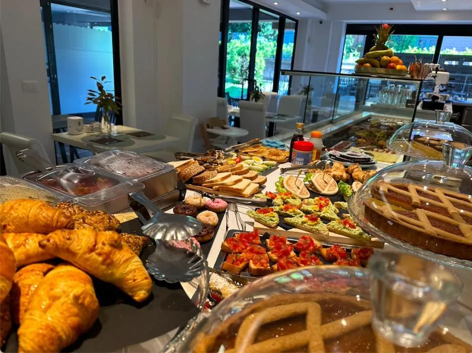 Breakfast in Boutique Hotel Sirmione