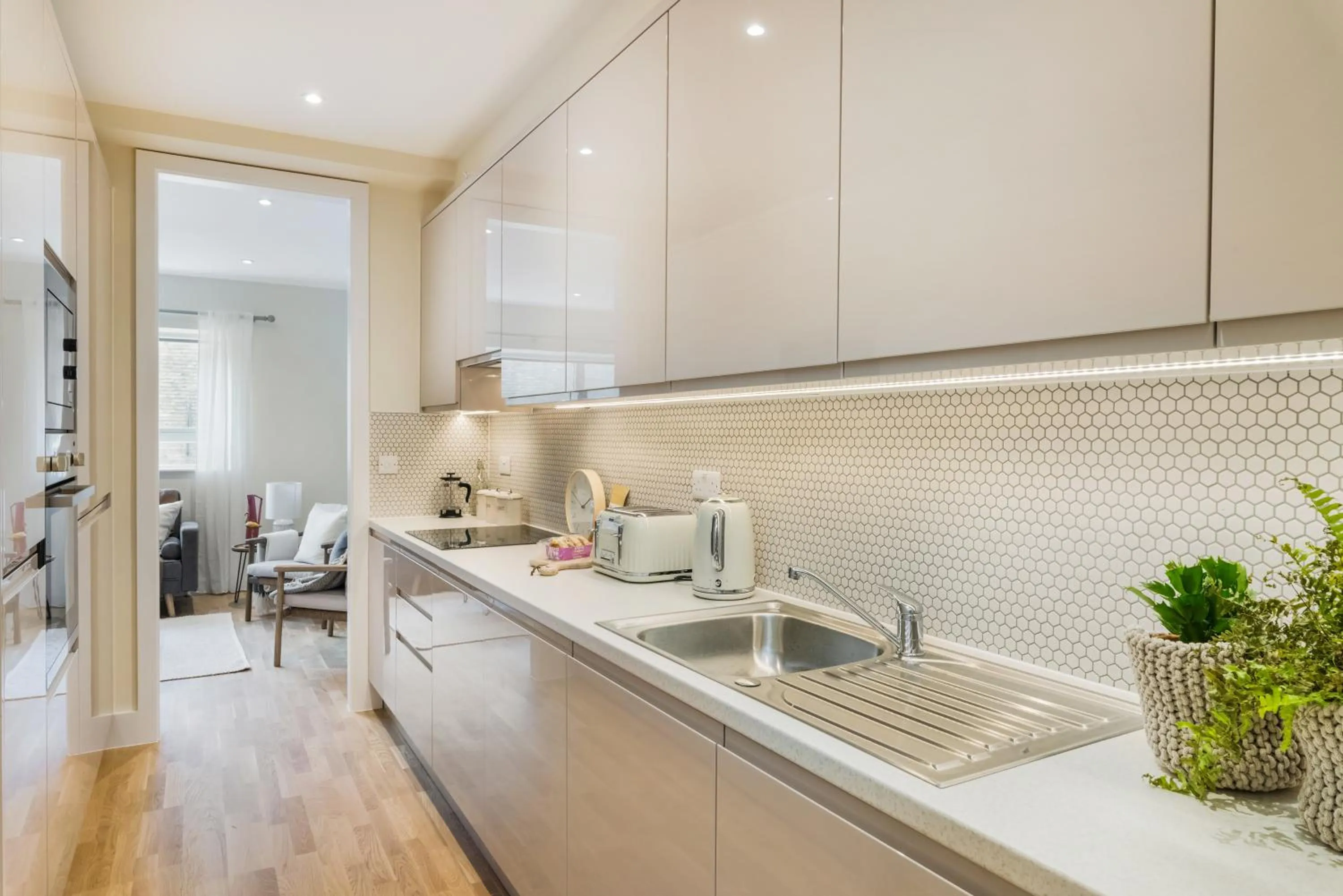 Kitchen or kitchenette in StayLux Kensington