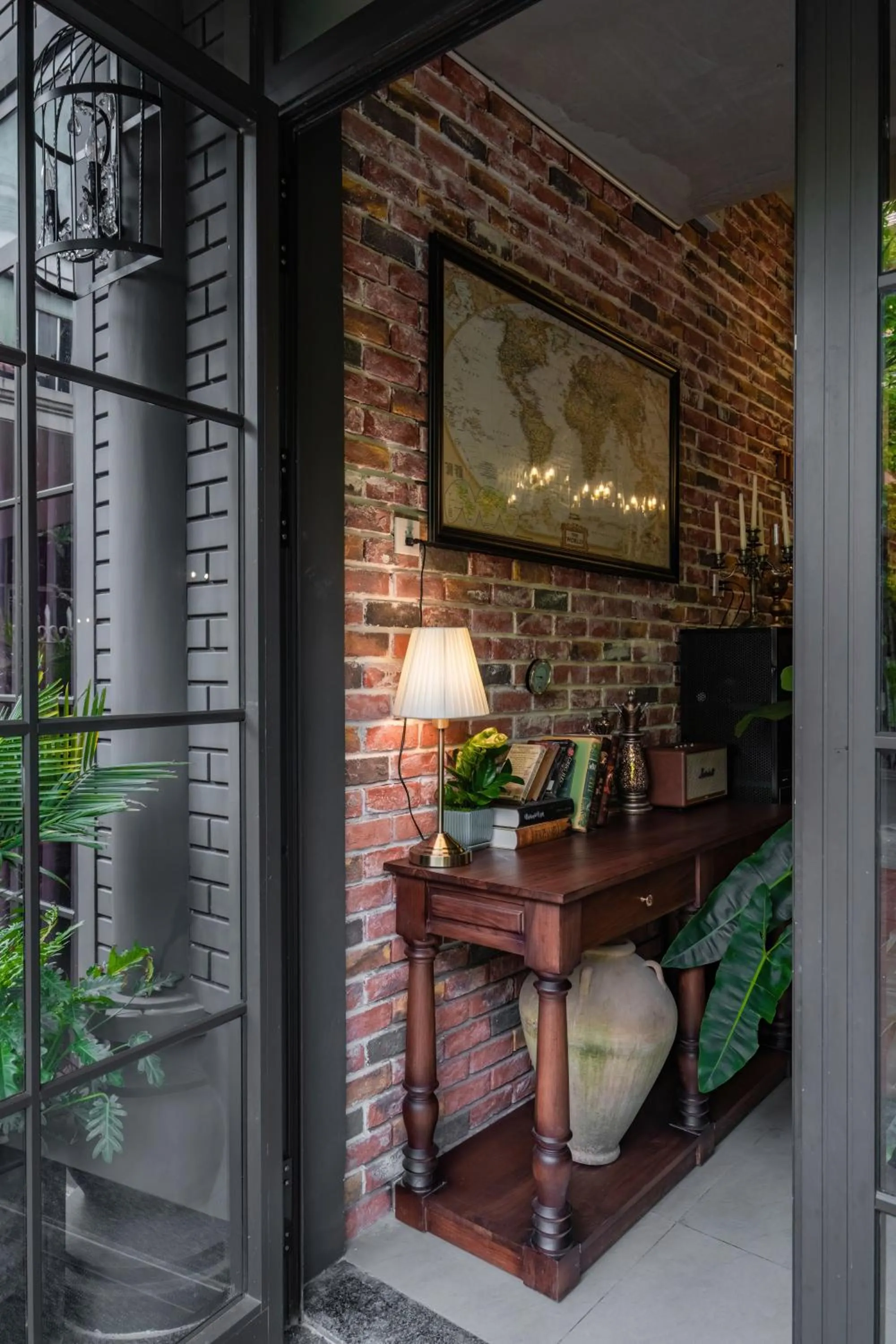 Facade/entrance in The Chum Boutique