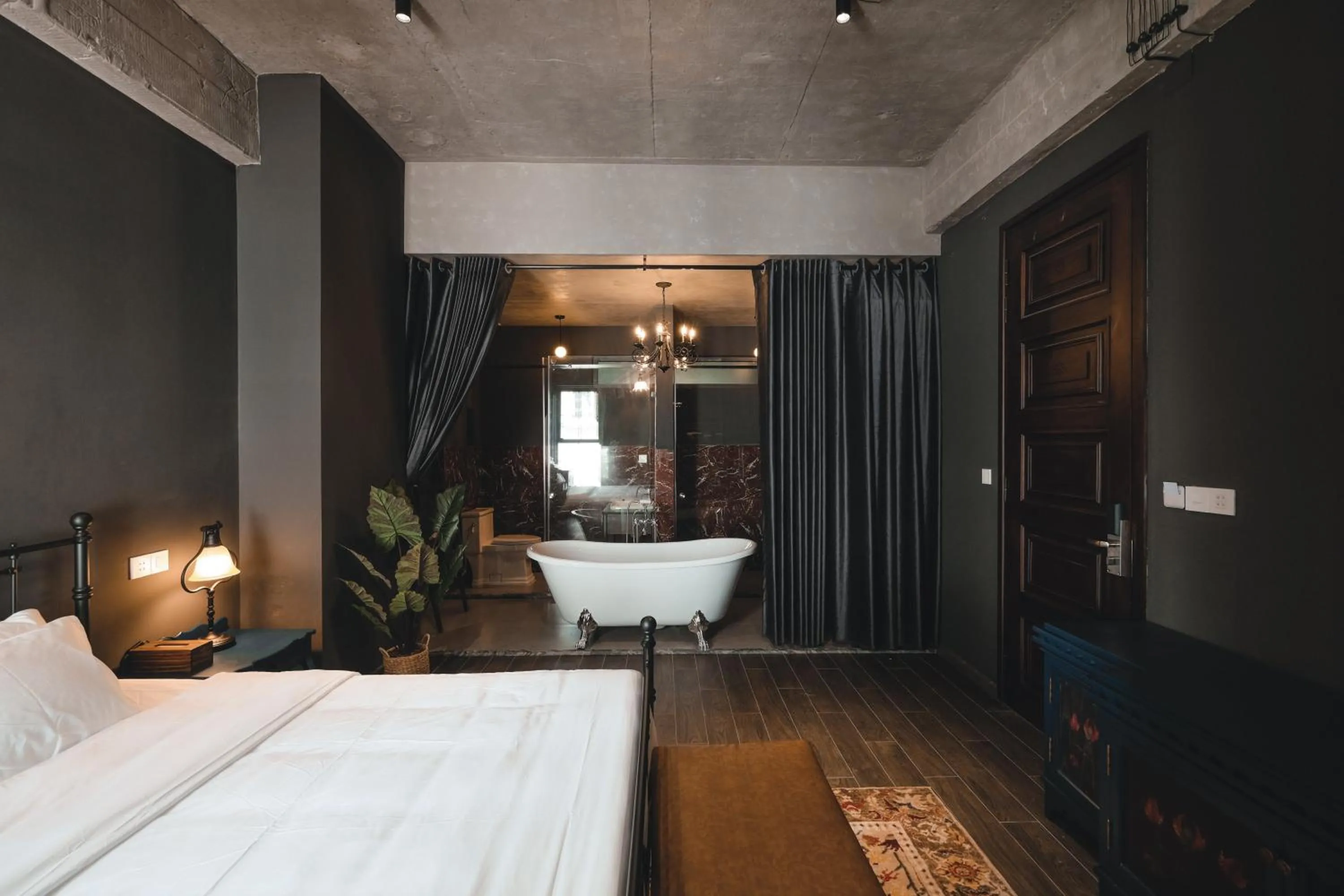 Bath, Bed in The Chum Boutique