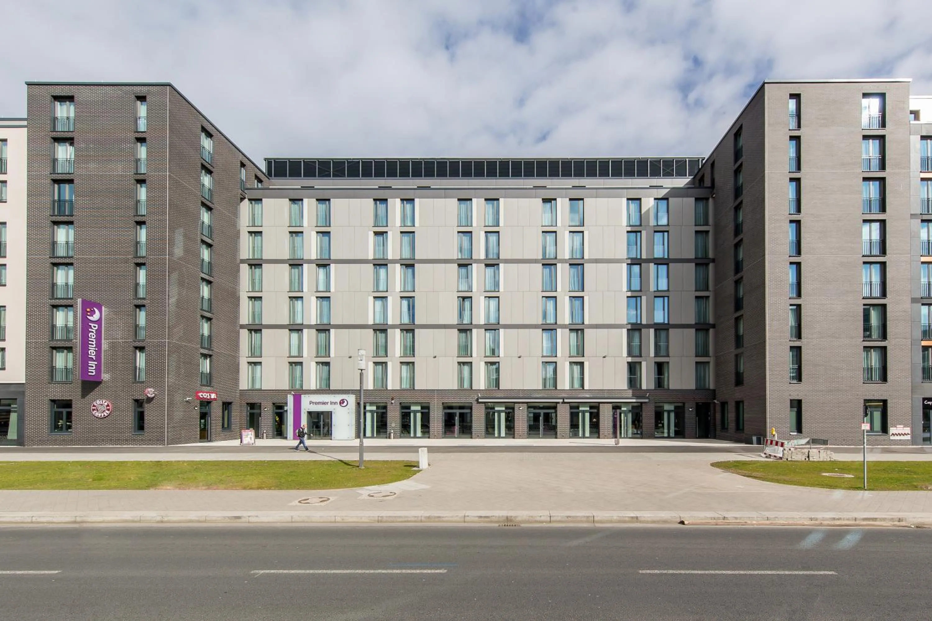 Property building in Premier Inn Frankfurt Messe