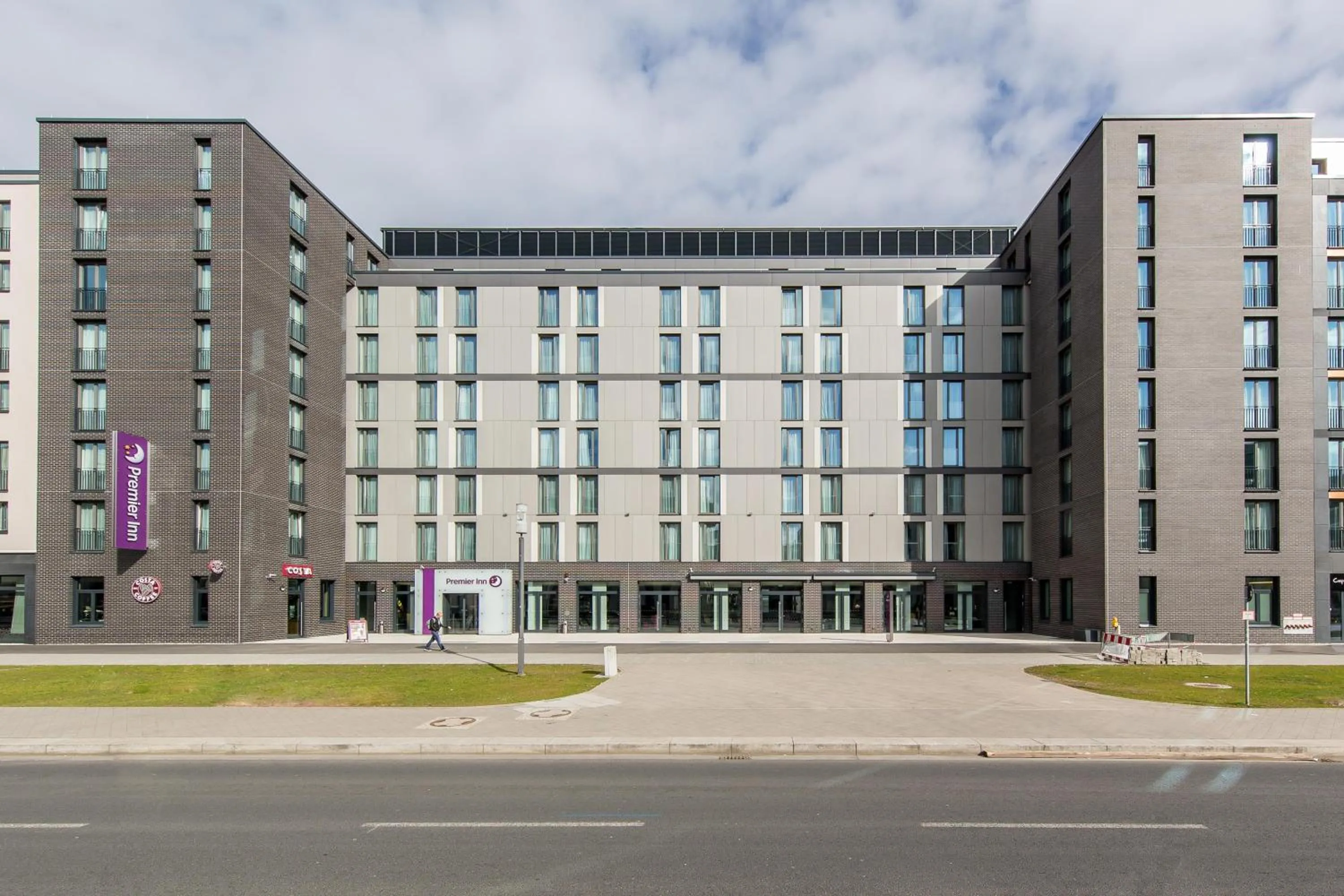 Property building in Premier Inn Frankfurt Messe