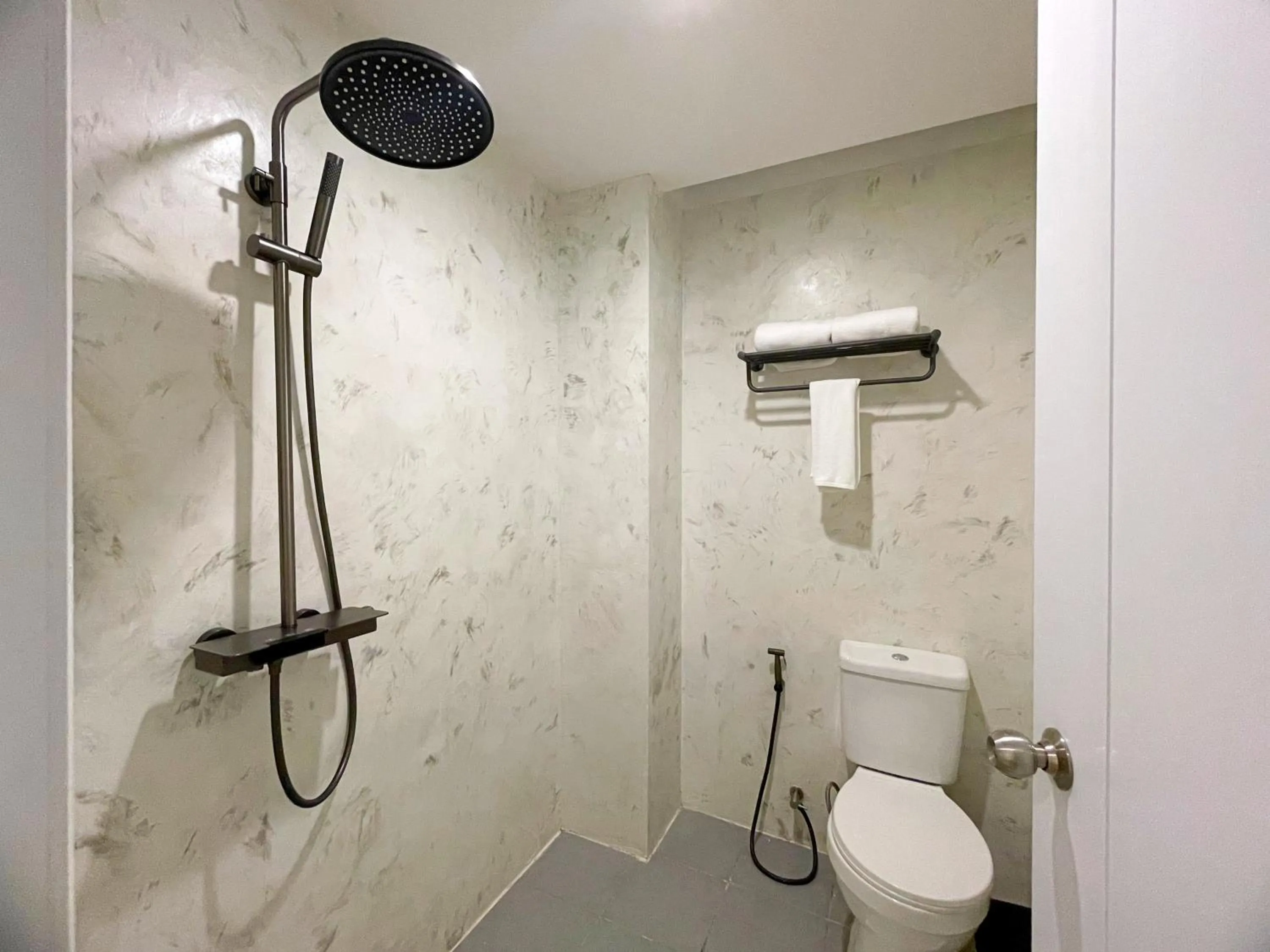 Bathroom in Arawana Express Sukhumvit 22