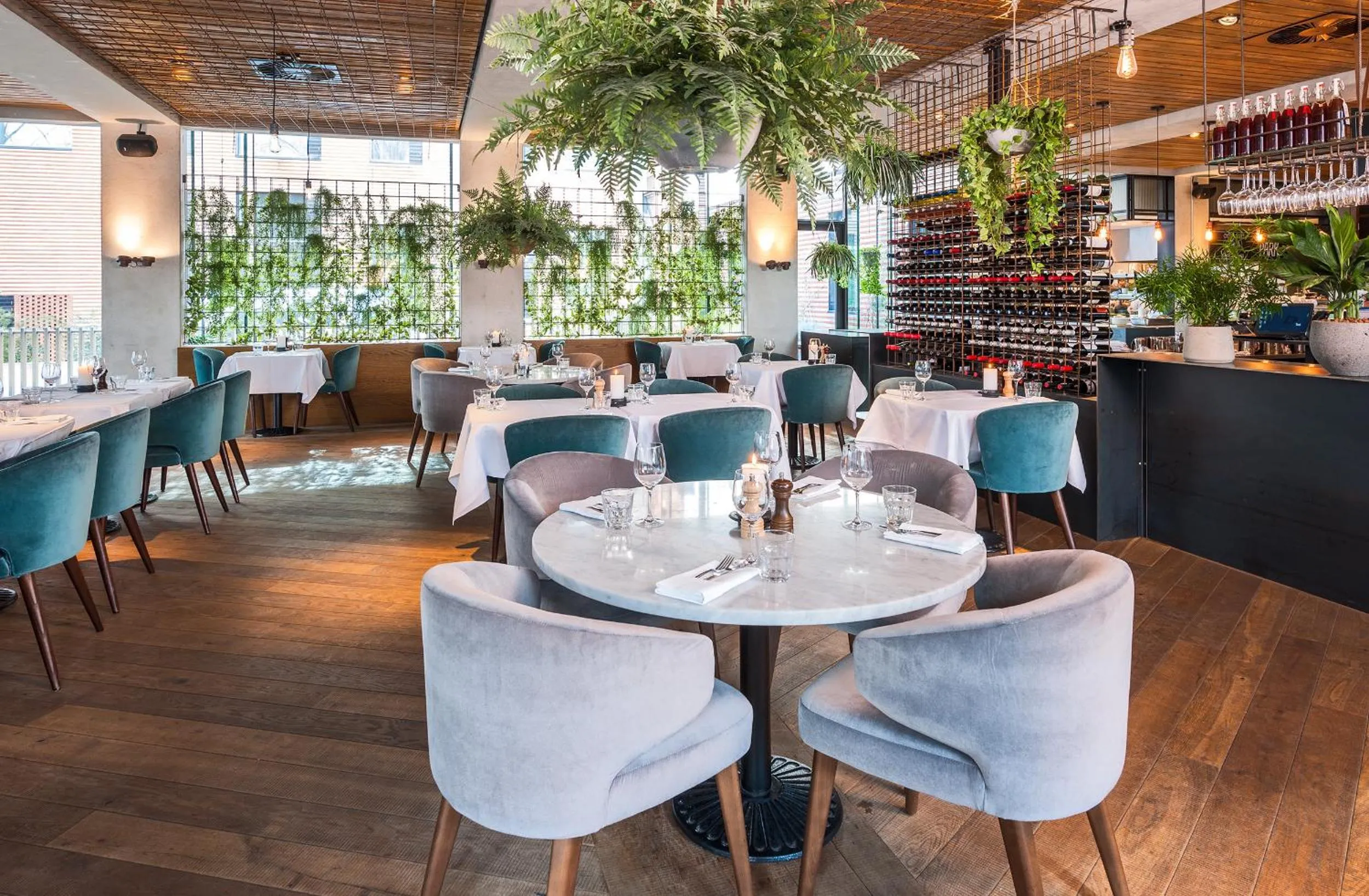 Restaurant/places to eat in Hotel Arena