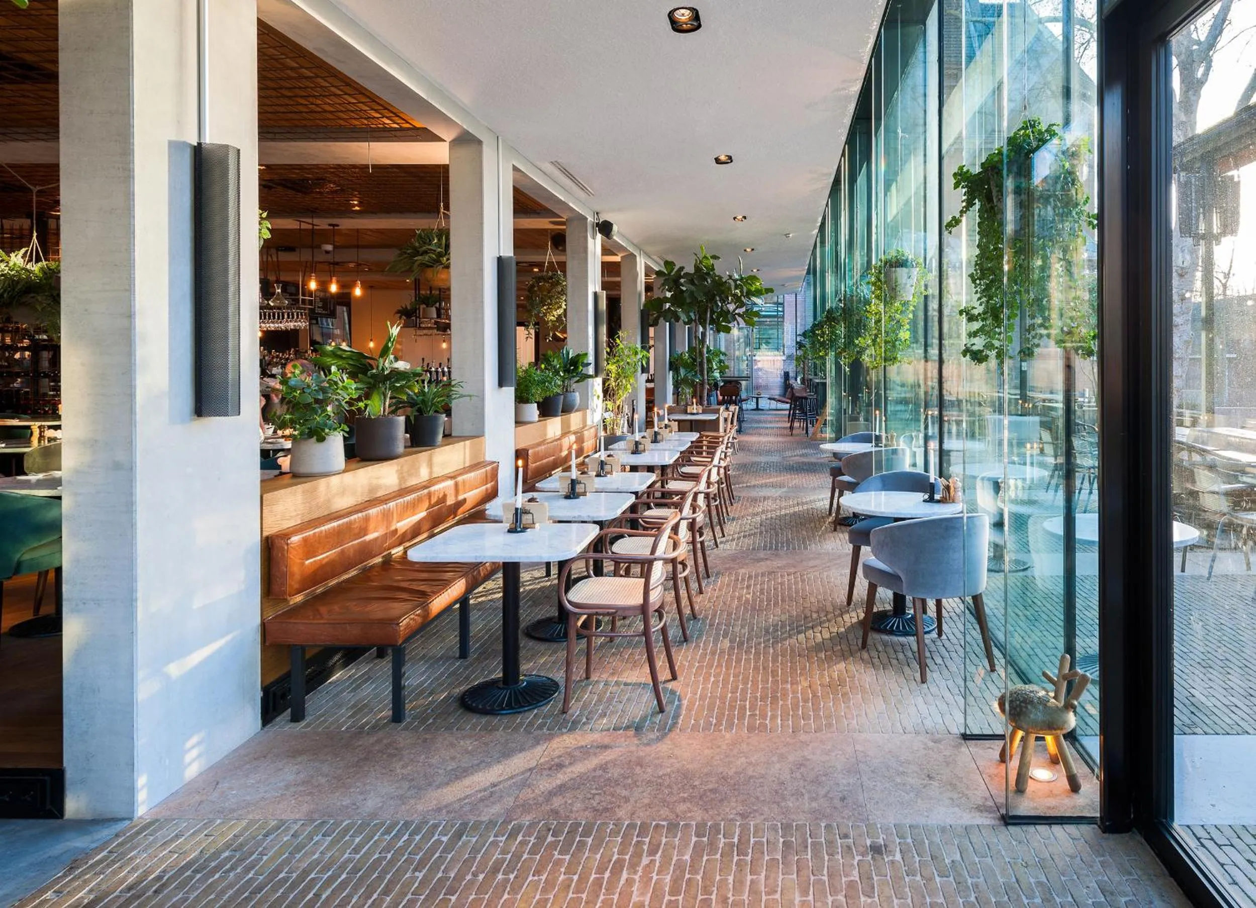 Restaurant/places to eat in Hotel Arena