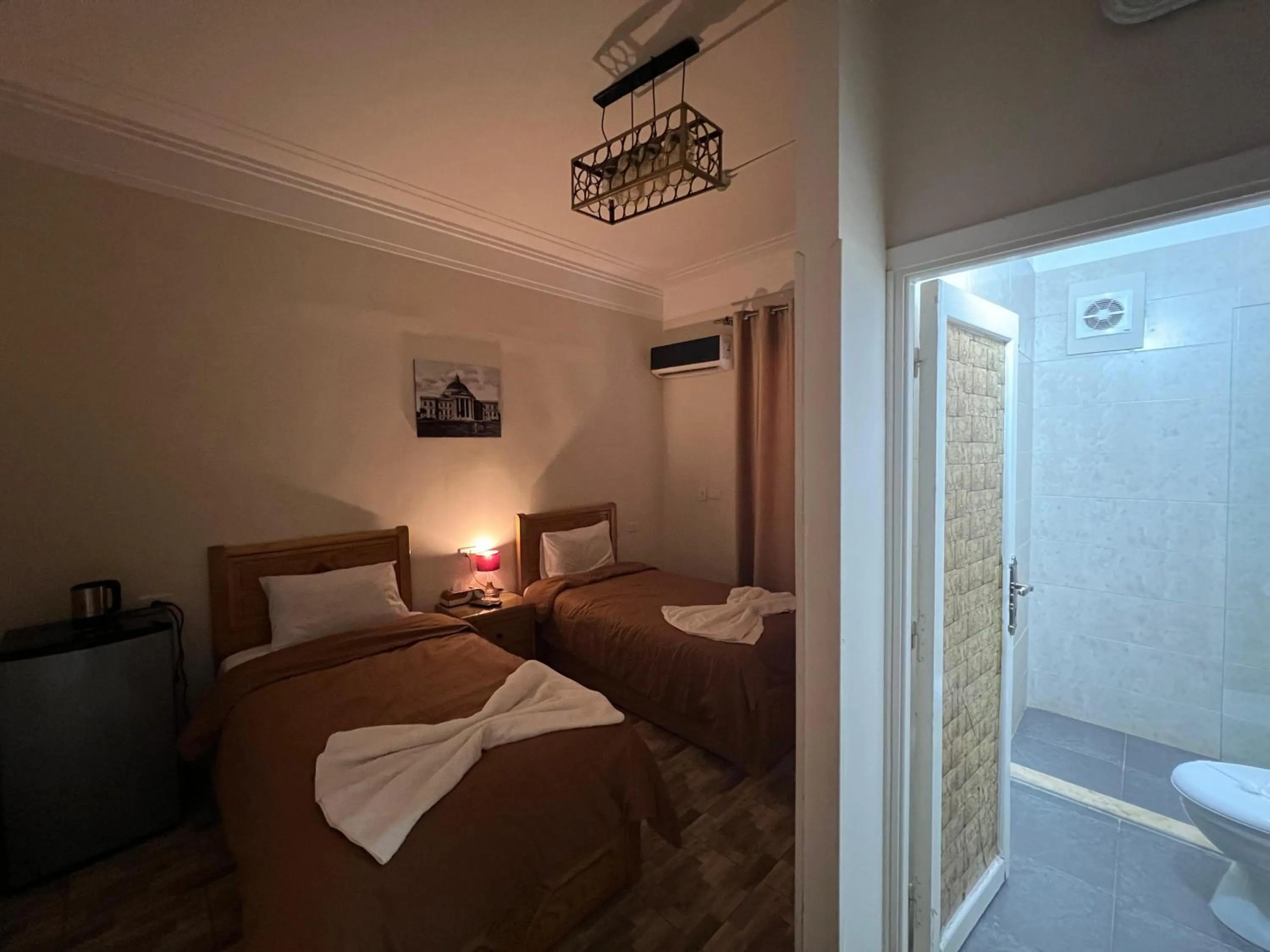 Shower, Bed in Central Cairo Hotel