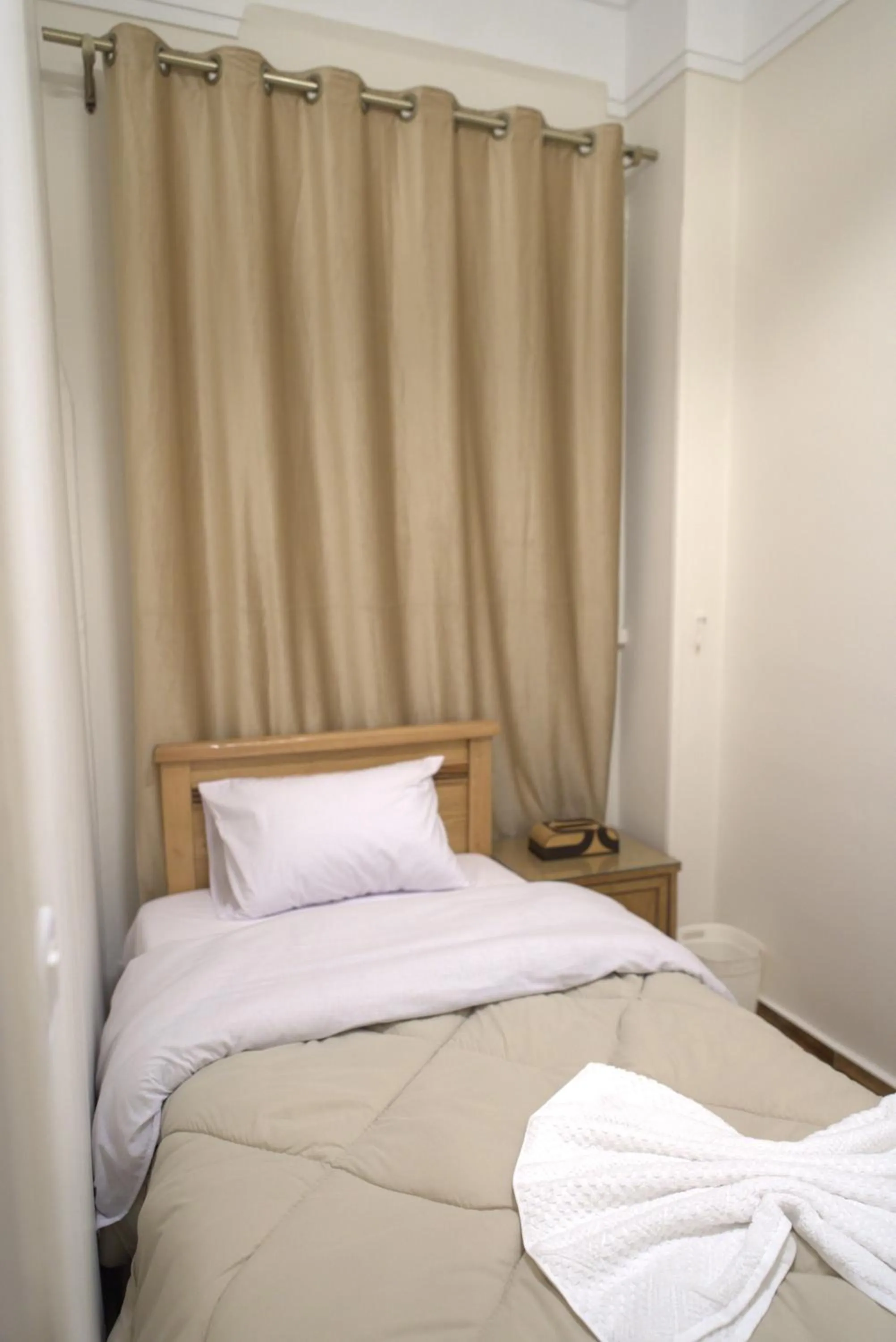 Photo of the whole room, Bed in Central Cairo Hotel