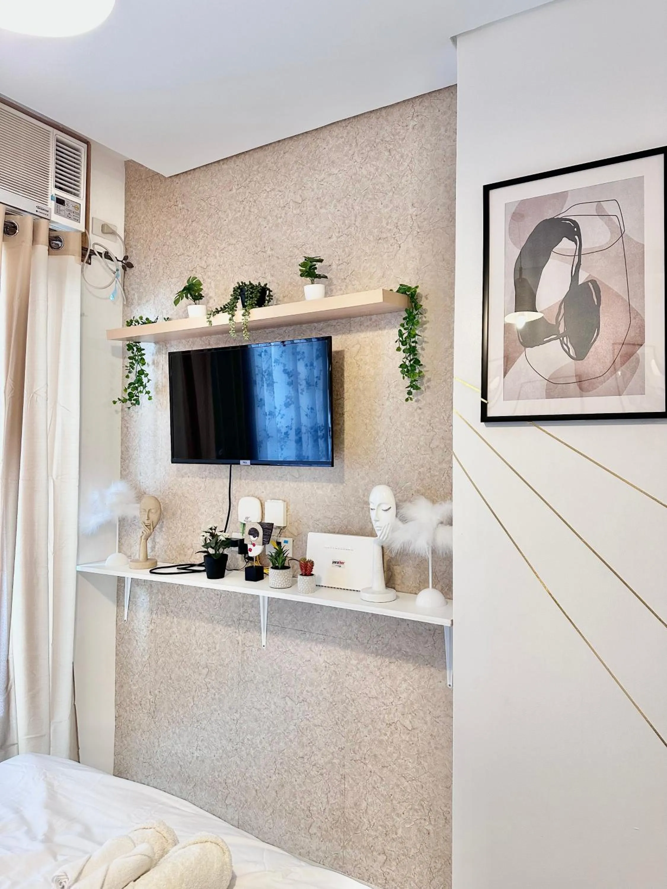 Bed in Scandinavian 1 BR beside SM CDO w POOL and Netflix