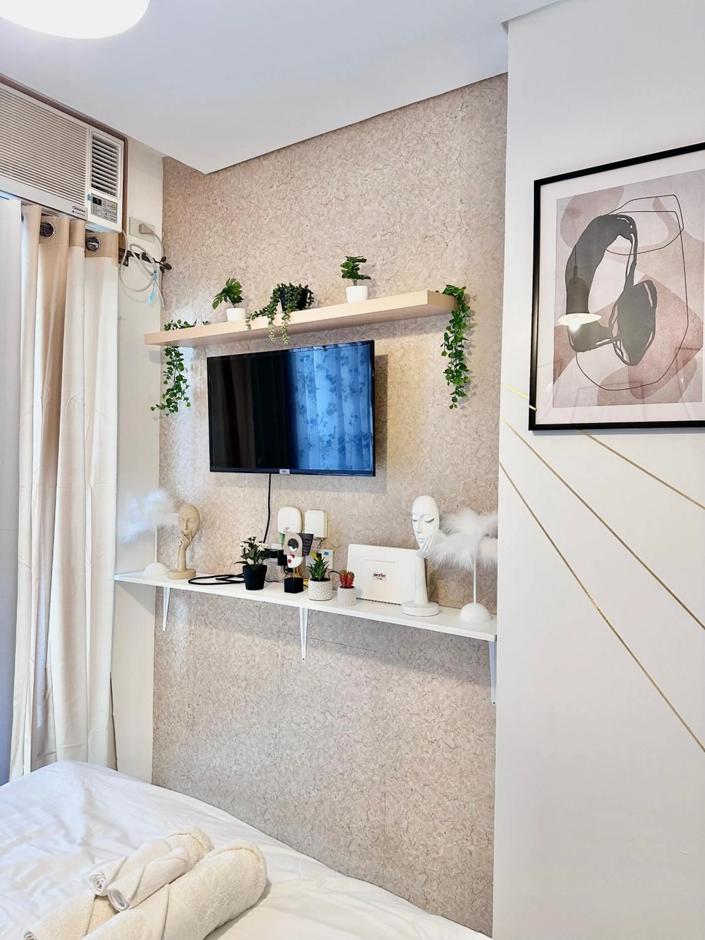 Bed in Scandinavian 1 BR beside SM CDO w POOL and Netflix