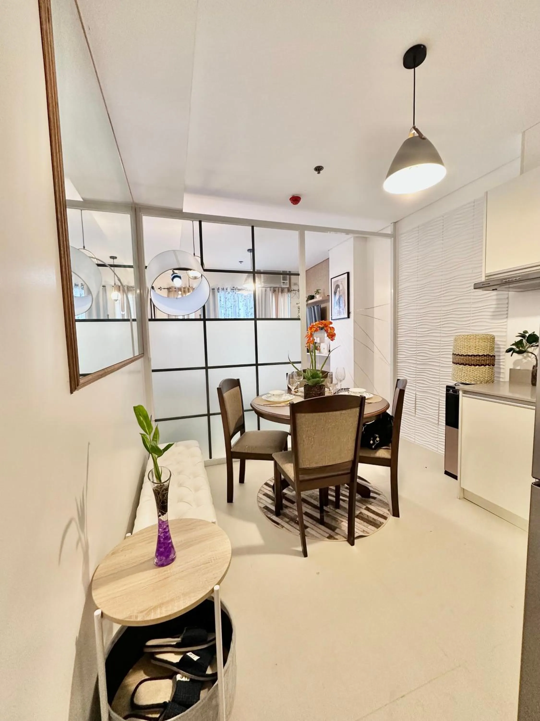 Scandinavian 1 BR beside SM CDO w POOL and Netflix