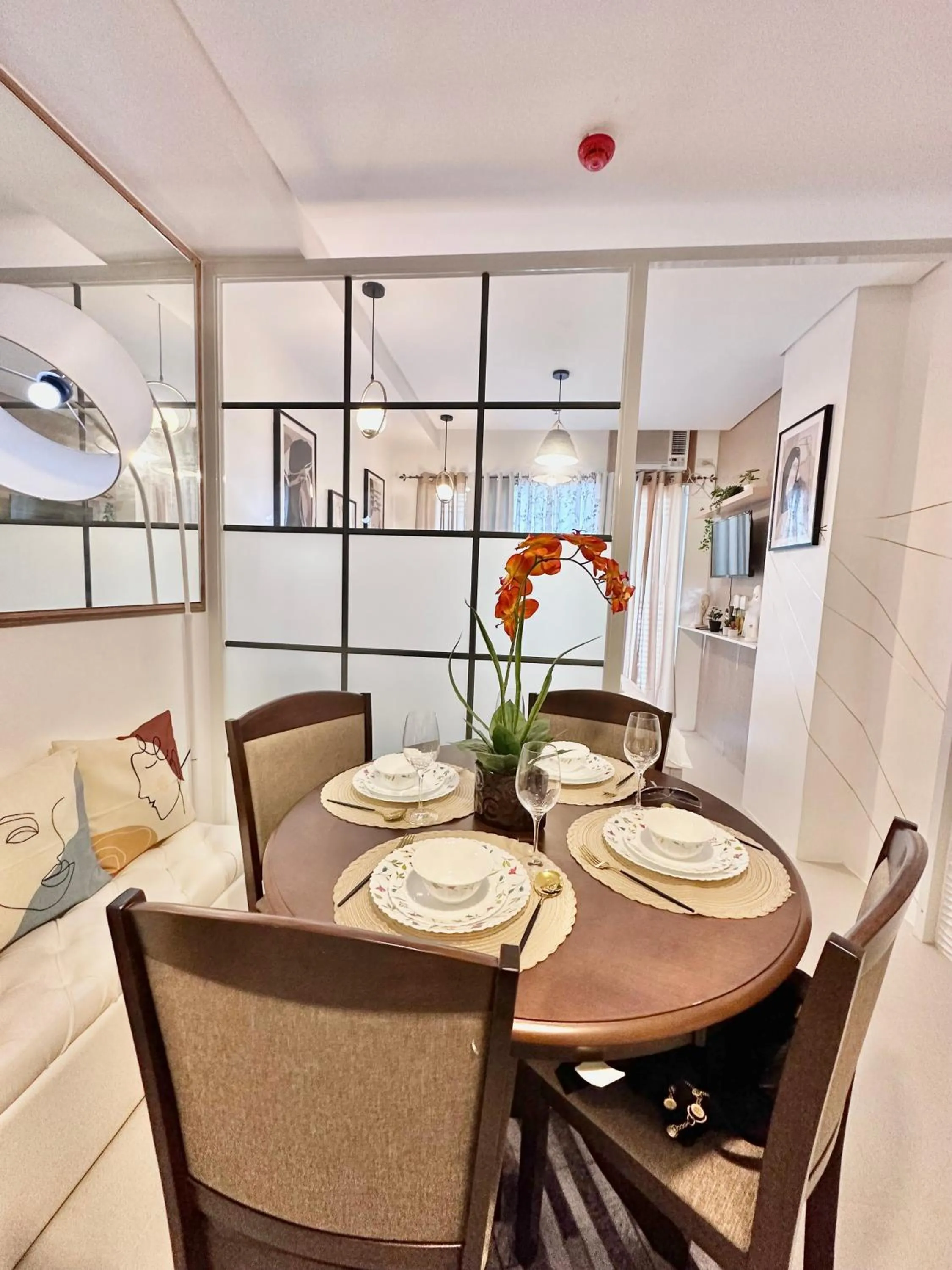 Scandinavian 1 BR beside SM CDO w POOL and Netflix