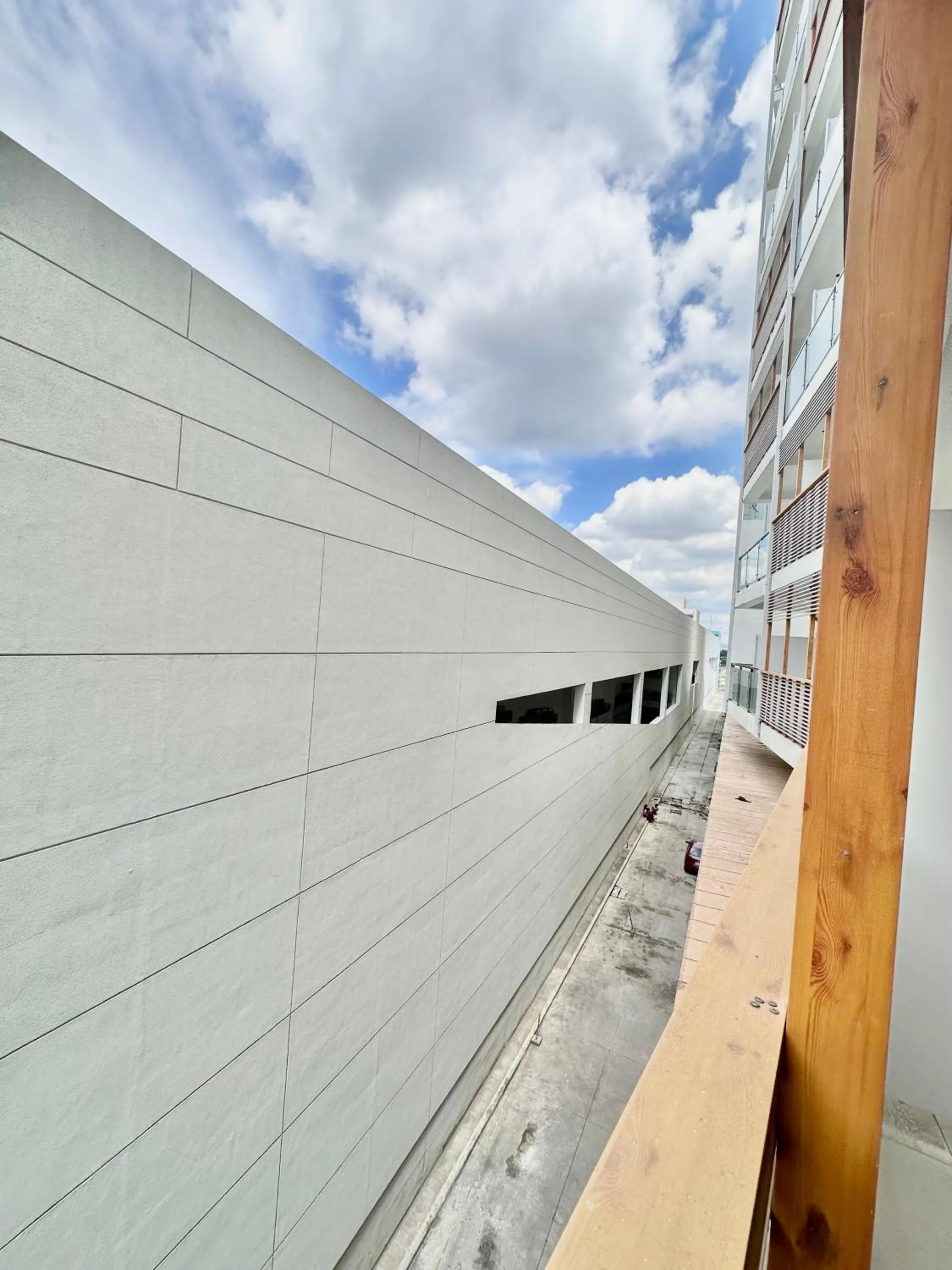 Scandinavian 1 BR beside SM CDO w POOL and Netflix