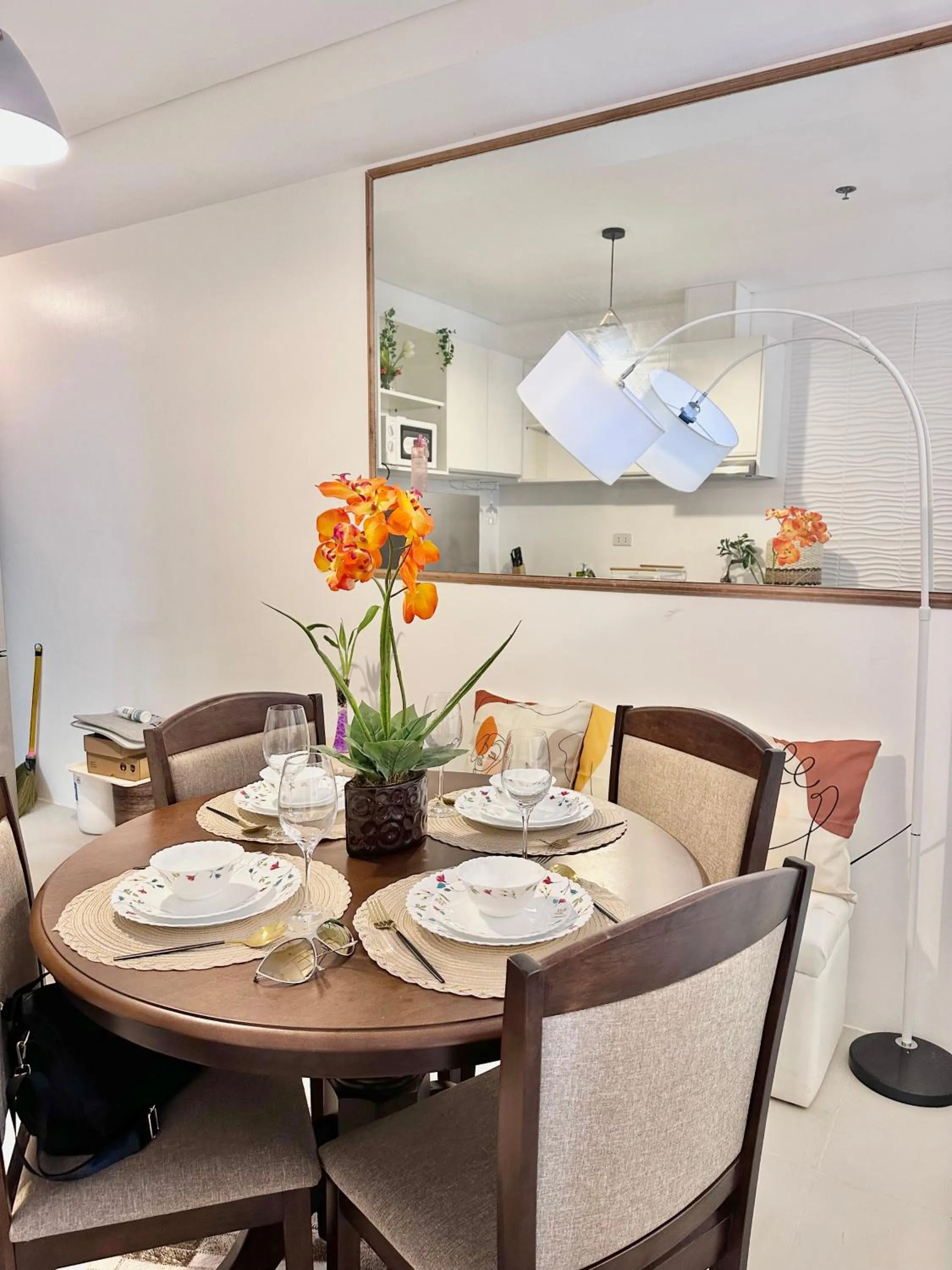 Scandinavian 1 BR beside SM CDO w POOL and Netflix