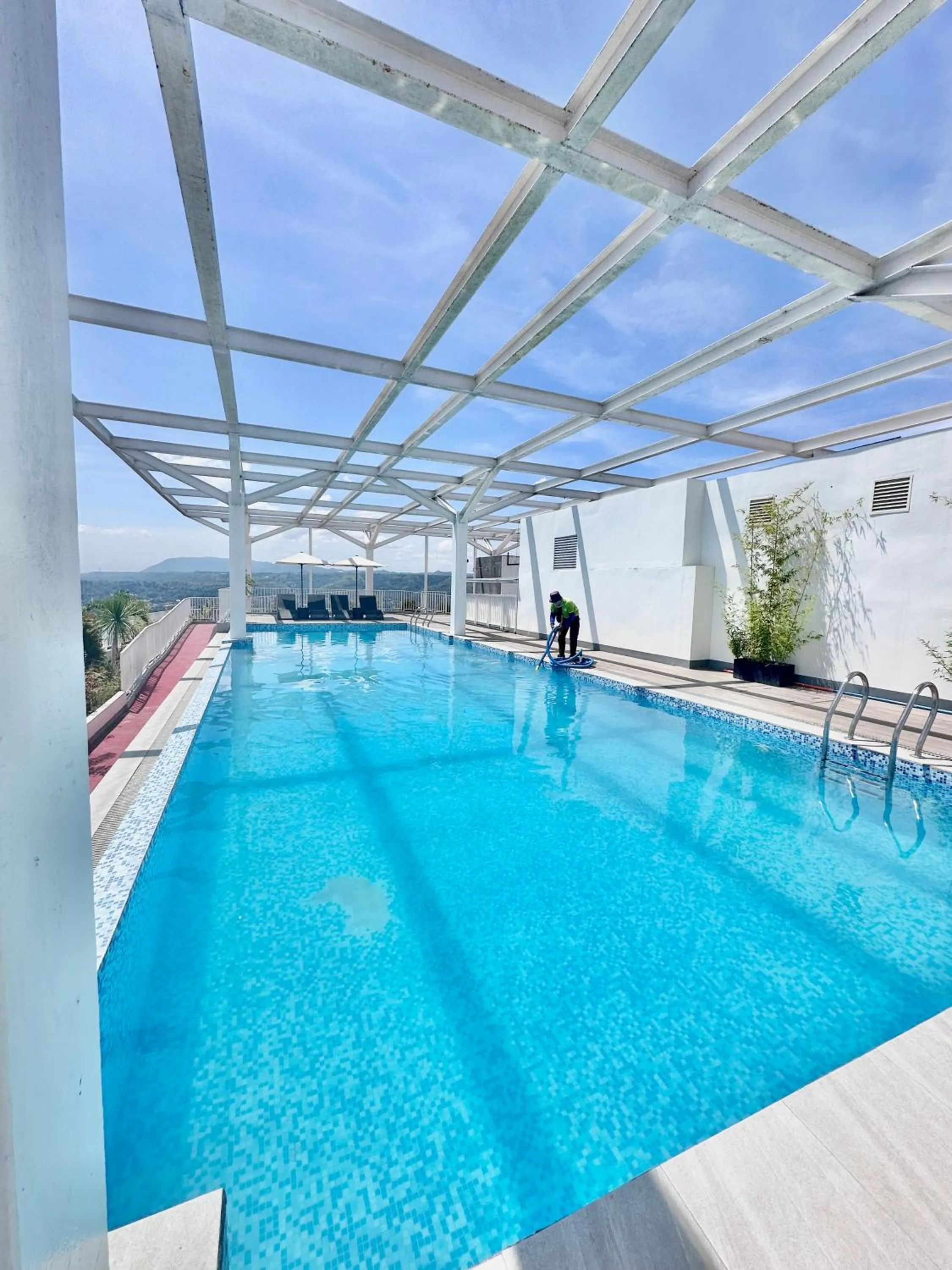 Scandinavian 1 BR beside SM CDO w POOL and Netflix