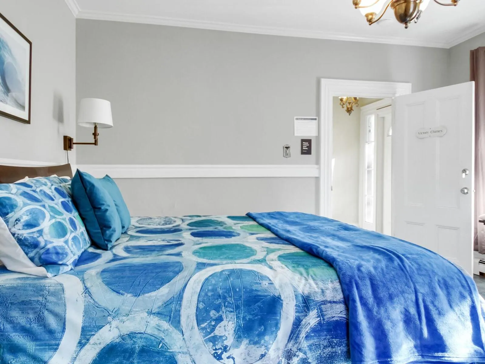 Bed in The Thistle Inn