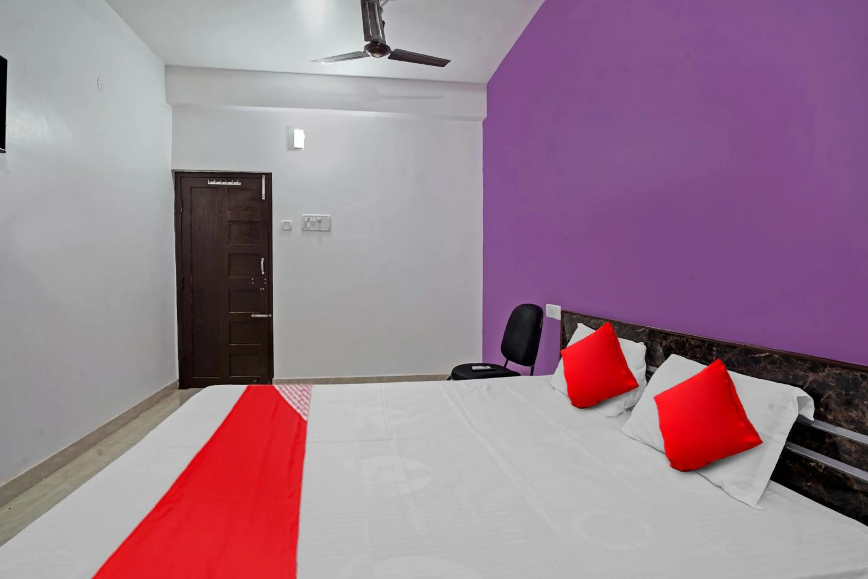 Bedroom in Hotel O by OYO Sun City