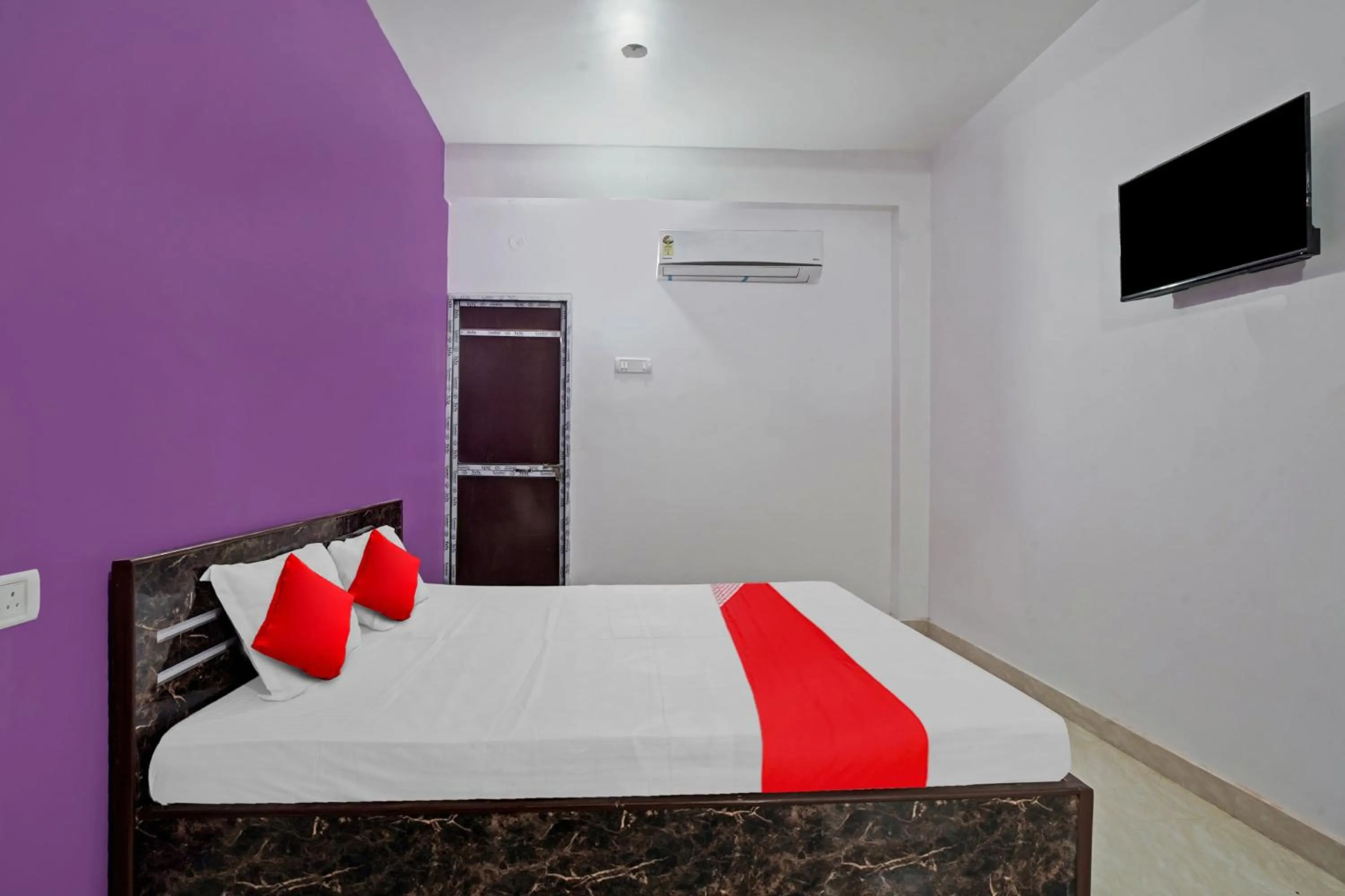 Lobby or reception in Hotel O by OYO Sun City