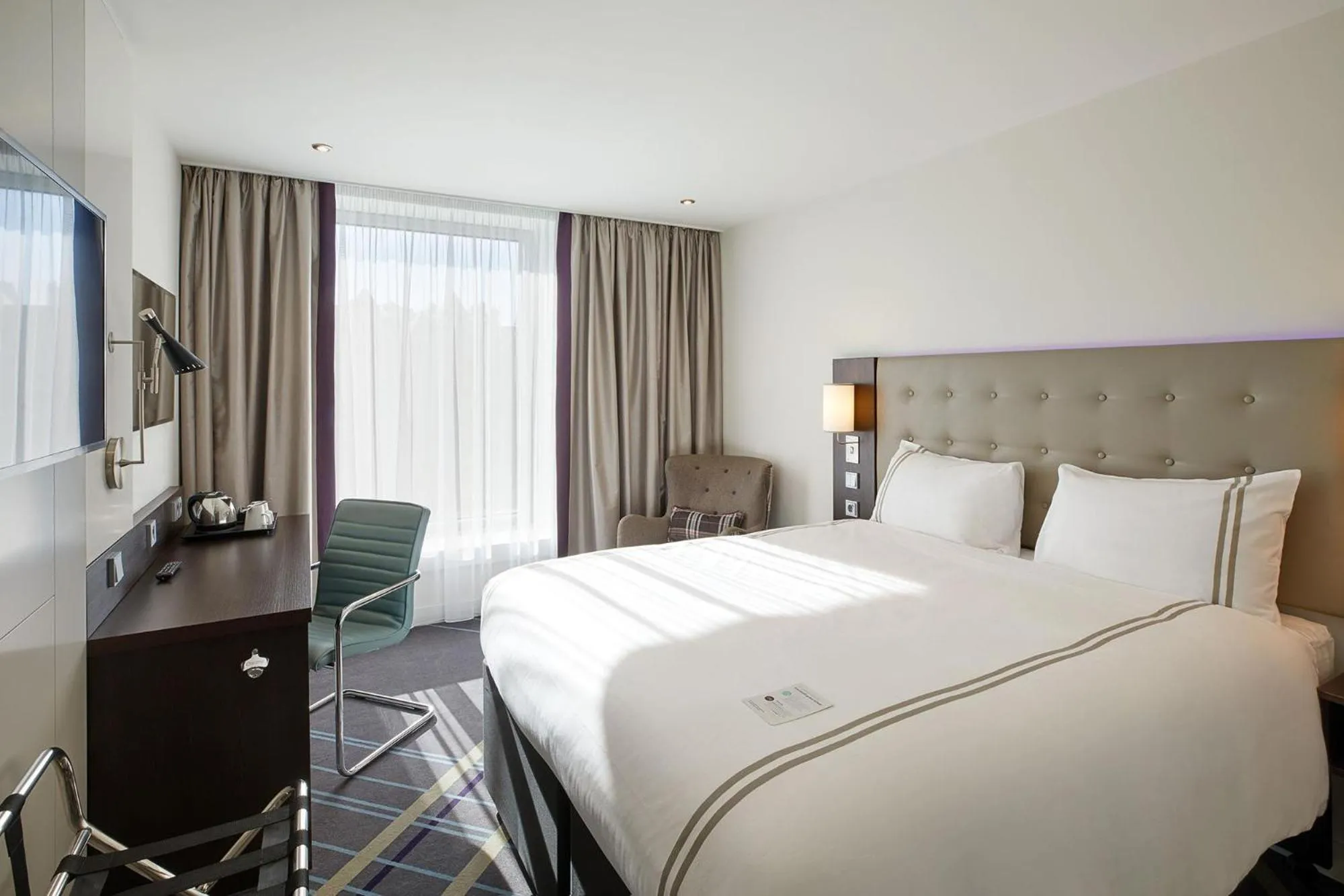 Bedroom, Bed in Premier Inn Hamburg City Zentrum