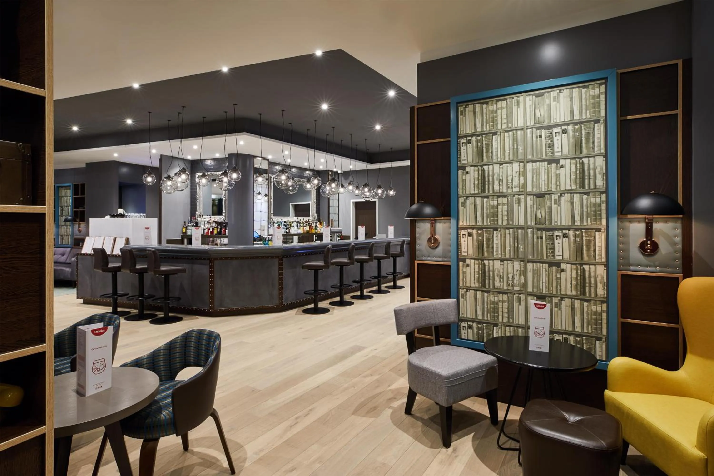 Lounge or bar in Premier Inn Hamburg City Zentrum