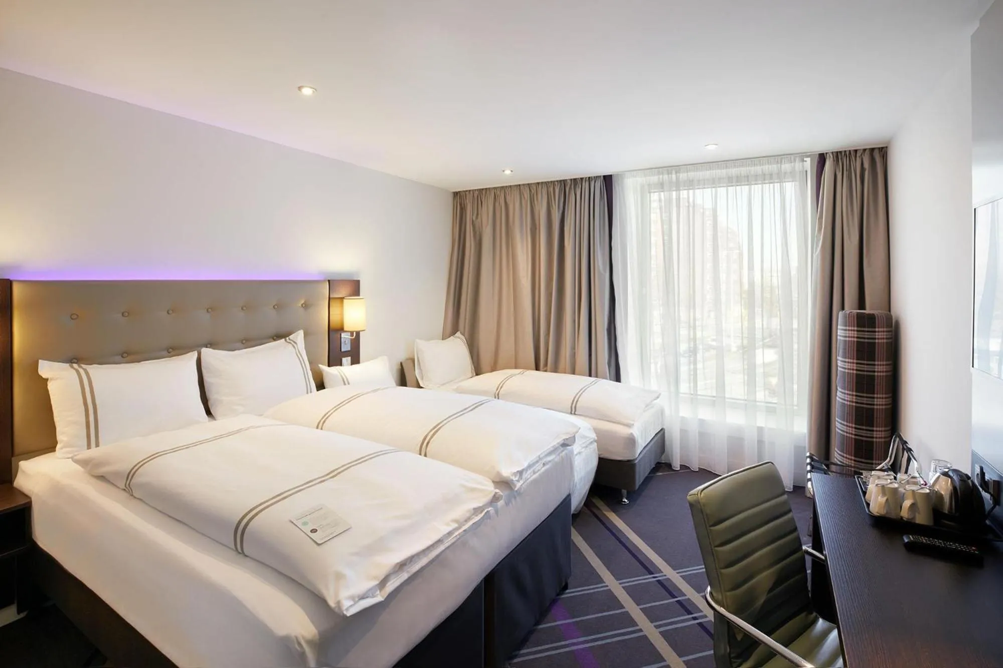 Bedroom, Bed in Premier Inn Hamburg City Centre