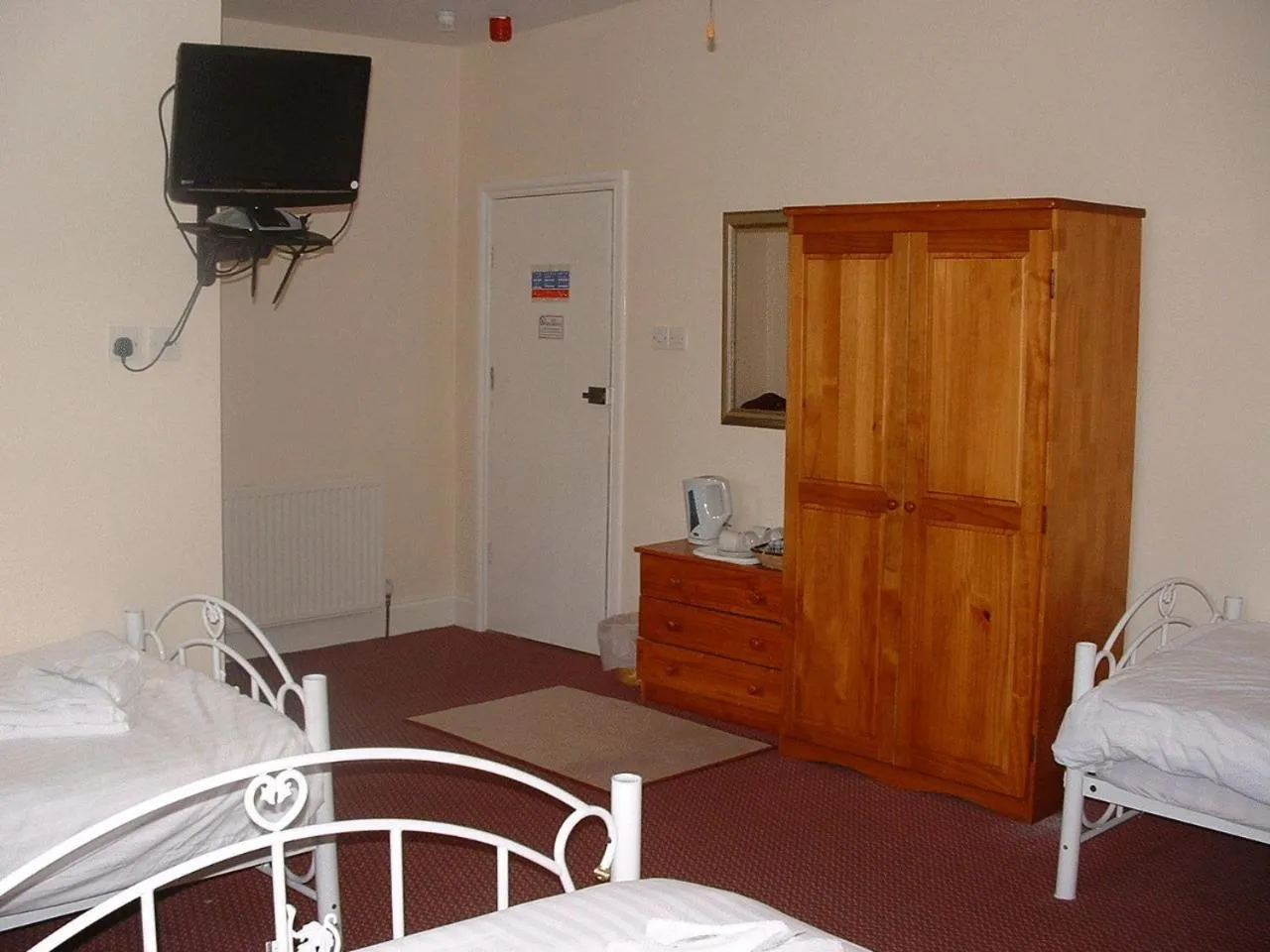 TV and multimedia, TV/Entertainment Center in Bath House Hotel