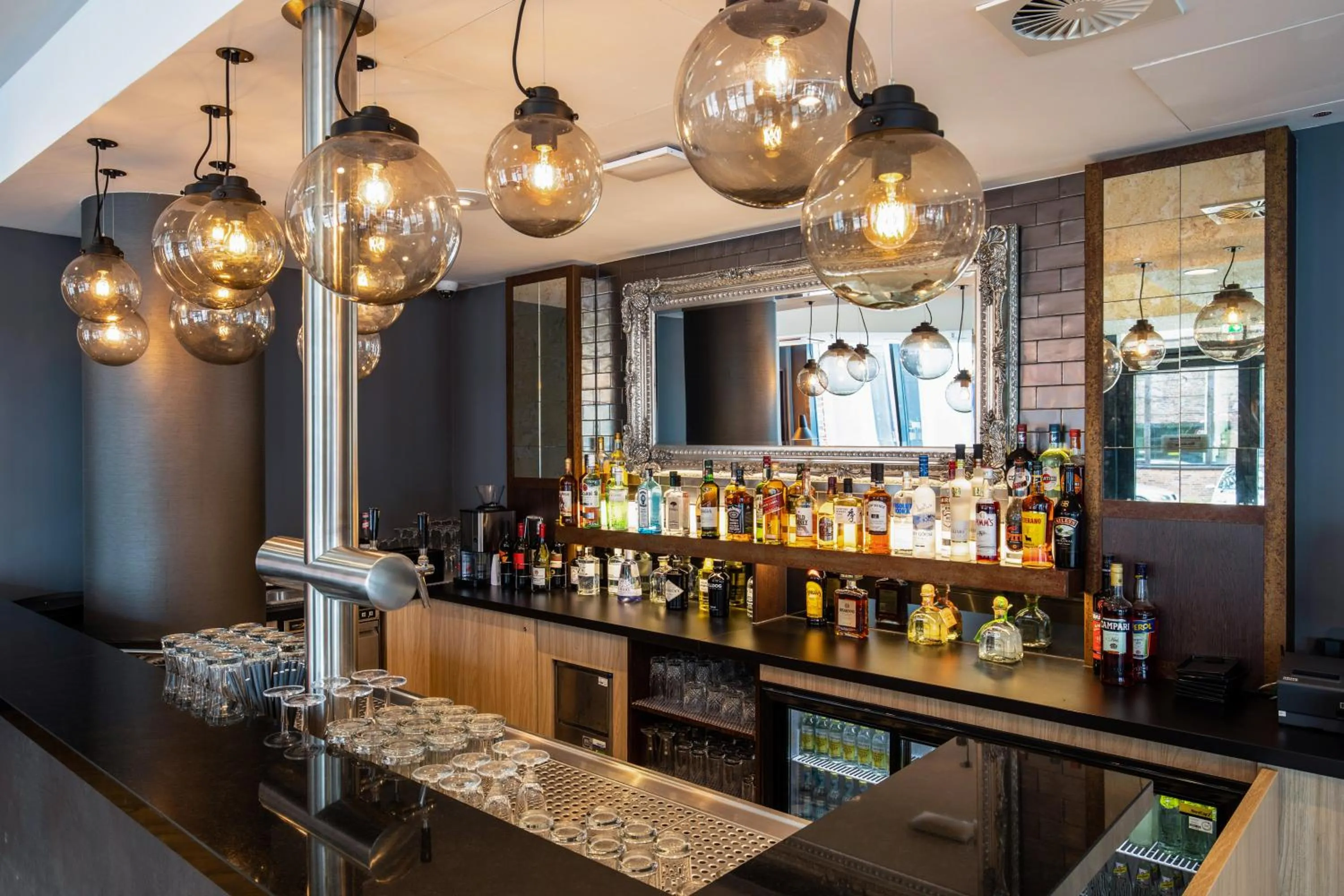 Lounge or bar, Lounge/Bar in Holiday Inn Express Hamburg - City Hauptbahnhof