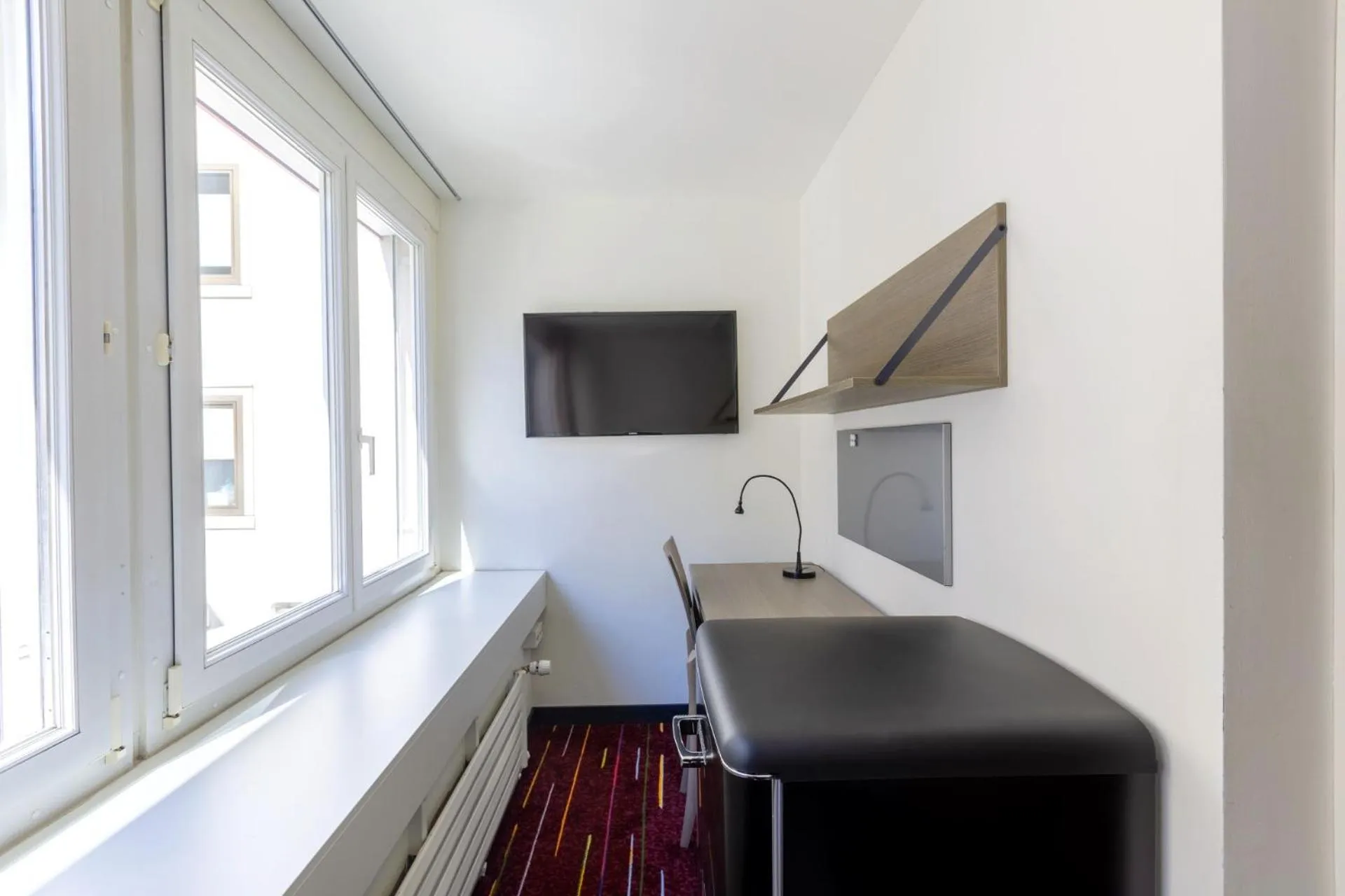 TV and multimedia in GLANDON Rooms Limelight - Self-Check-In