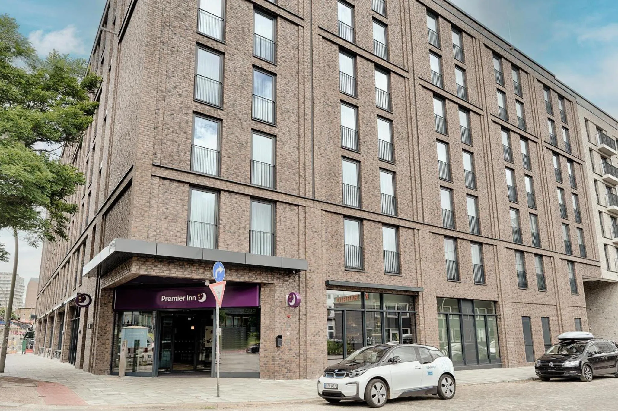 Property building in Premier Inn Hamburg City Klostertor